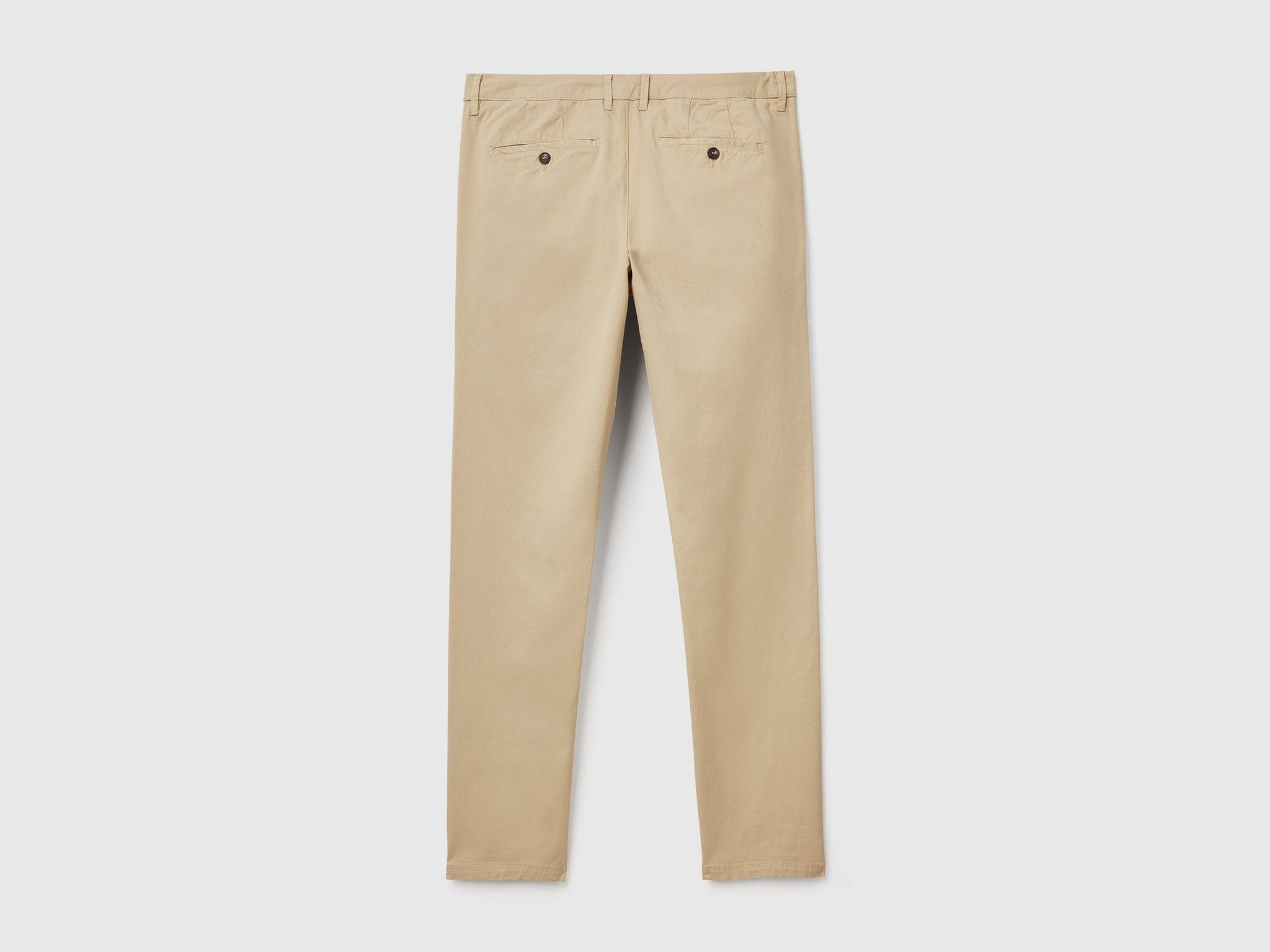 بنطال تشينو ضيق