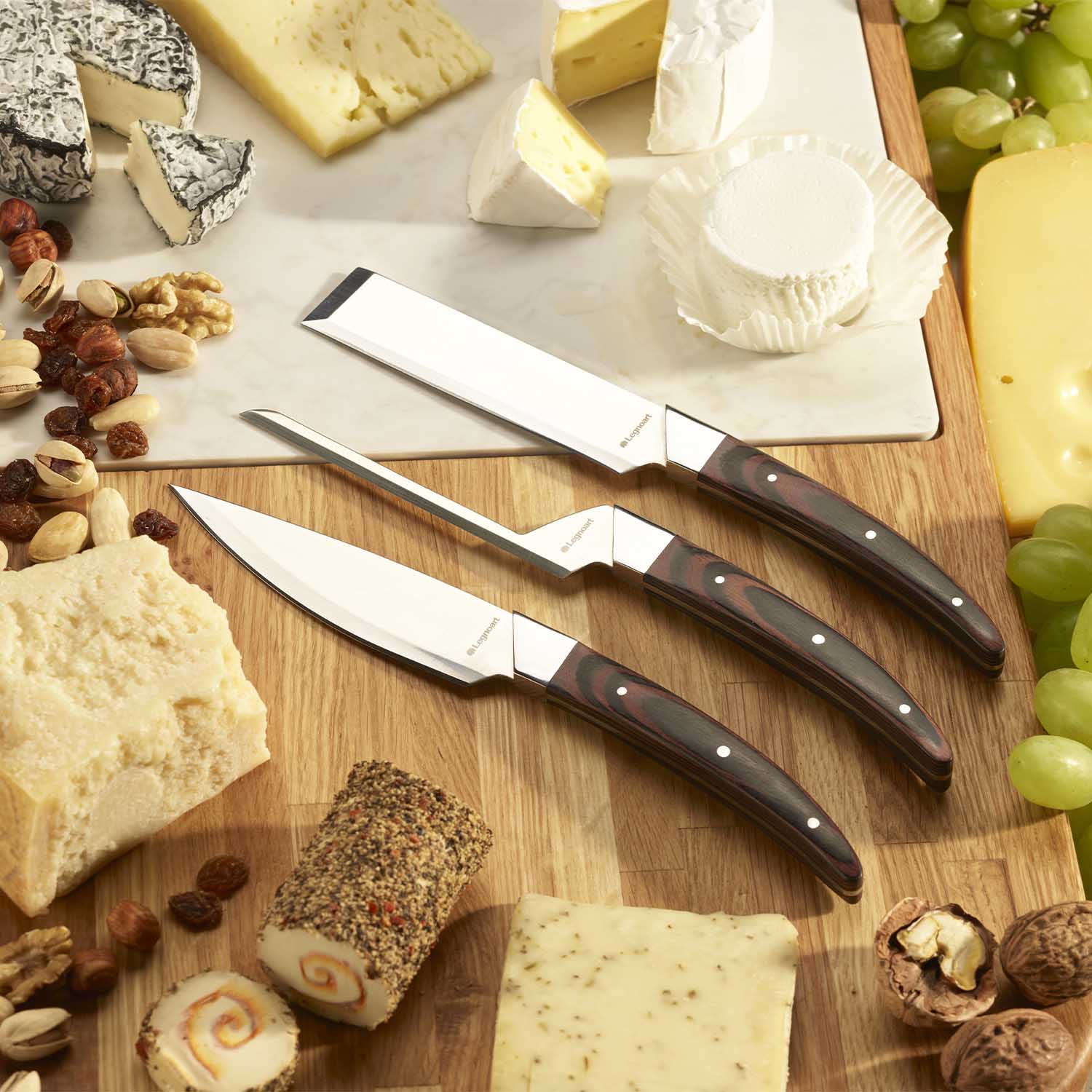 طقم جبن ليجنوارت كاسيوس بمقبض خشبي داكن CK-40A