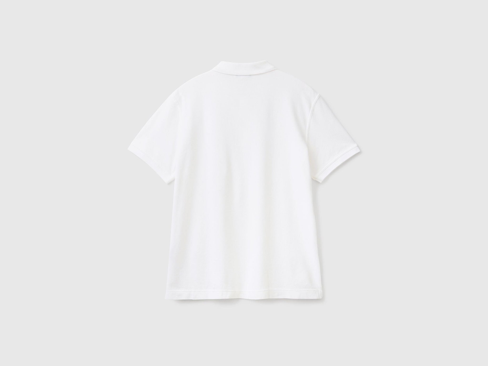 قميص بولو بأكمام قصيرة مصنوع من القطن بنسبة 100%