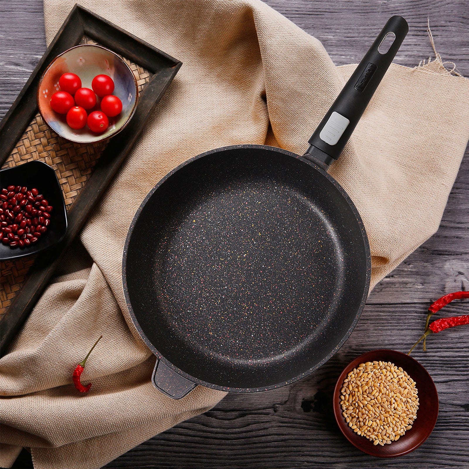 مقلاة فيسمان بمقبض قابل للفصل من سلسلة ريبستو، ألومنيوم مع طلاء غير لاصق، أسود، 24 سم