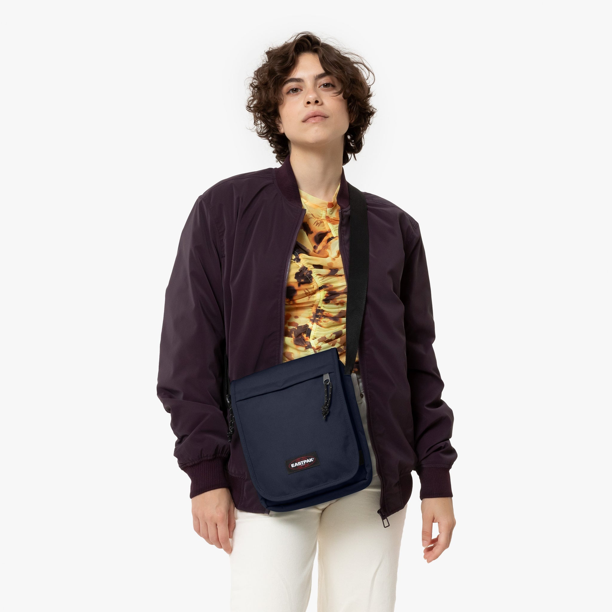 حقيبة كروس بودي متوسطة الحجم من إيست باك فليكس ألترا مارين - EK000746L831