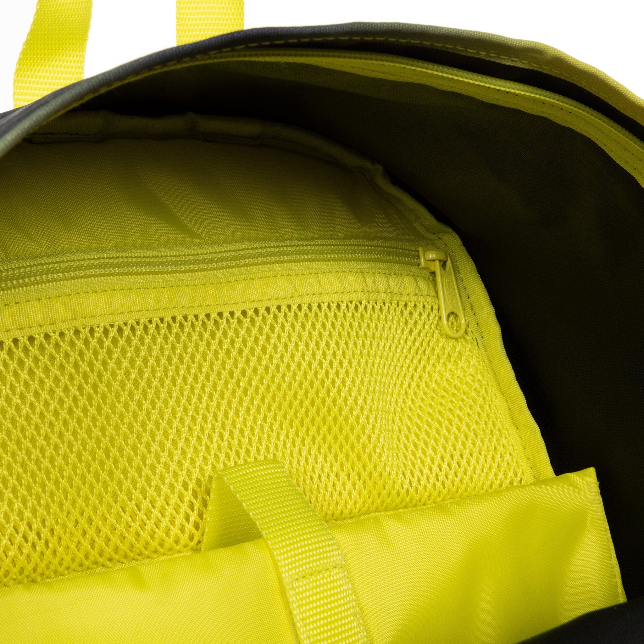 حقيبة ظهر Eastpak Out Of Office متوسطة الحجم بلون الليمون المتباين - EK0007671E4