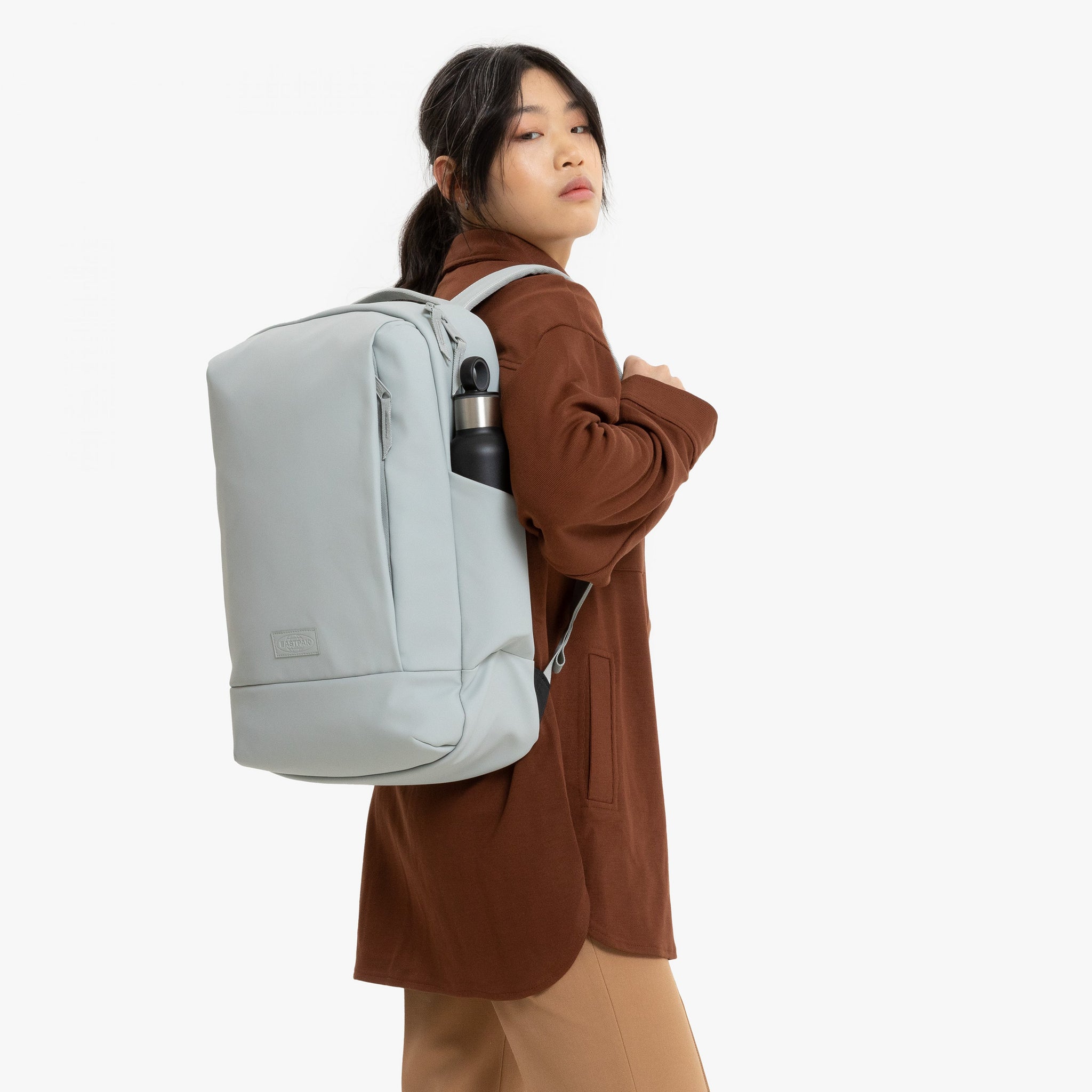 حقيبة ظهر إيستباك تيكوم إف سي إن سي تي إف متوسطة الحجم رمادية غير لامعة - EK0A5BE92F61