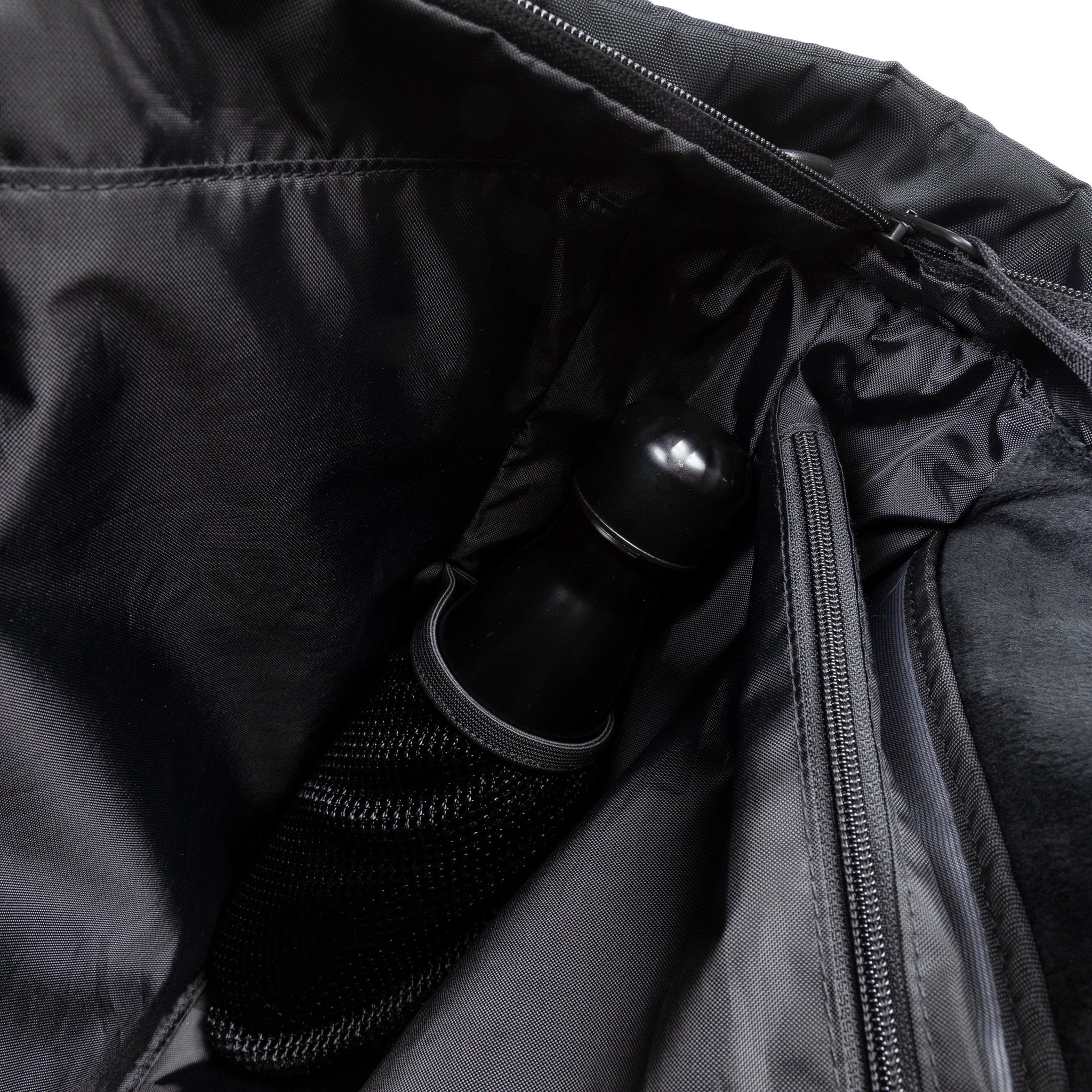 حقيبة كتف إيست باك سي إن إن سي تي إف ساتش سي إن إن سي تي إف سوداء كبيرة - EK0A5BEB5A2