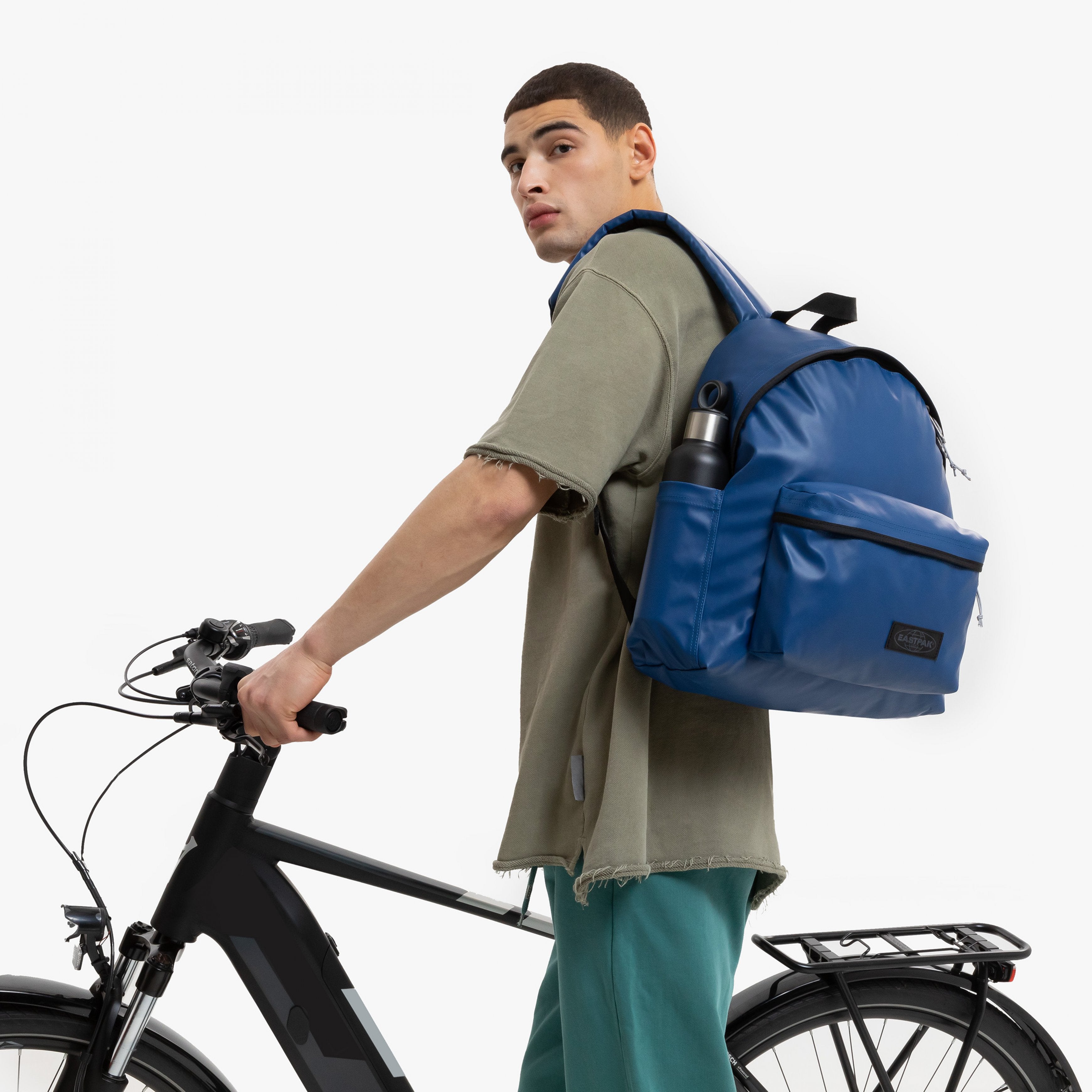 حقيبة ظهر Eastpak Day Pak'R Tarp Peony متوسطة الحجم - EK0A5BG41E11