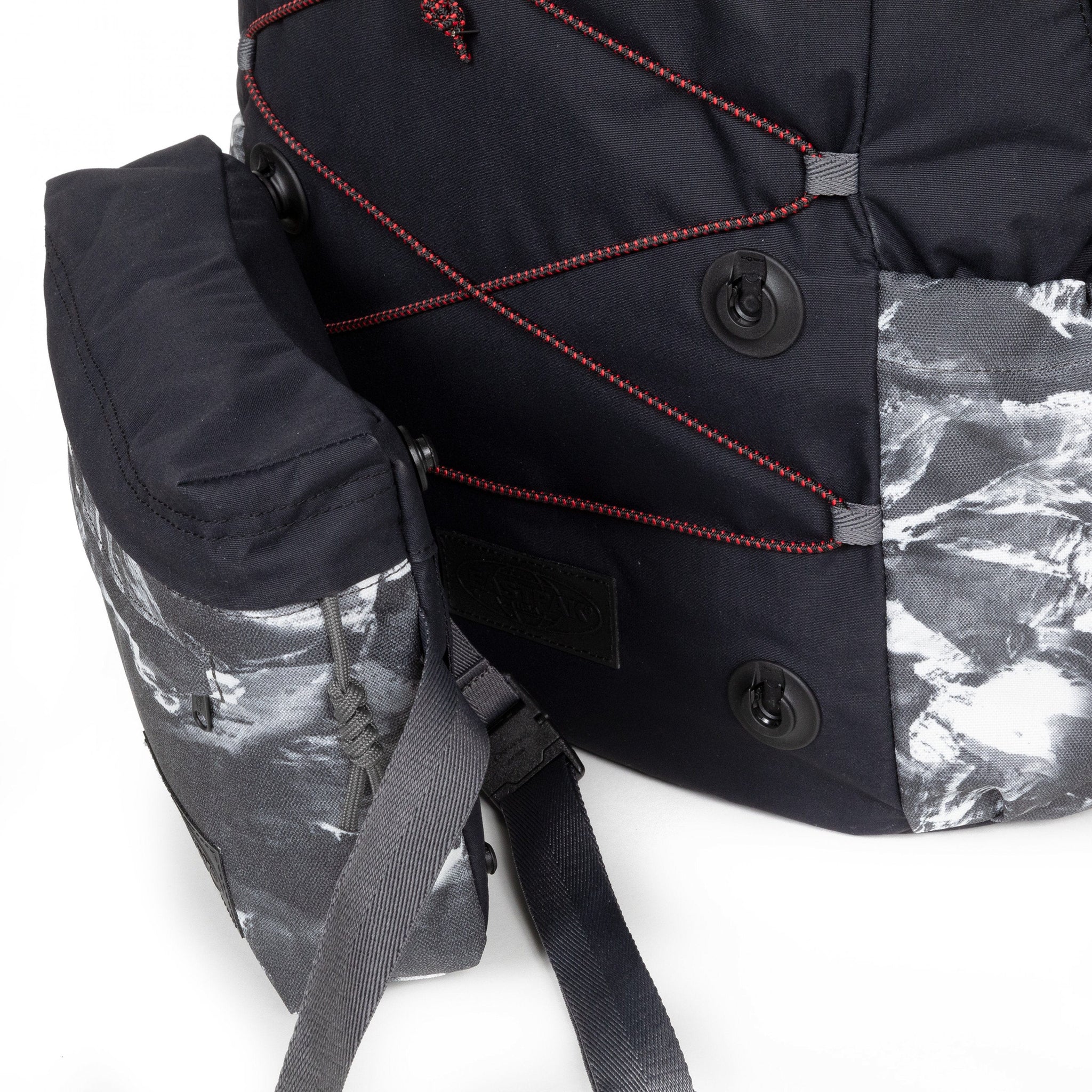 حقيبة ظهر Eastpak Padded Mount Lab Mount Lab كبيرة للكمبيوتر المحمول باللون الأسود - EK0A5BG79D2