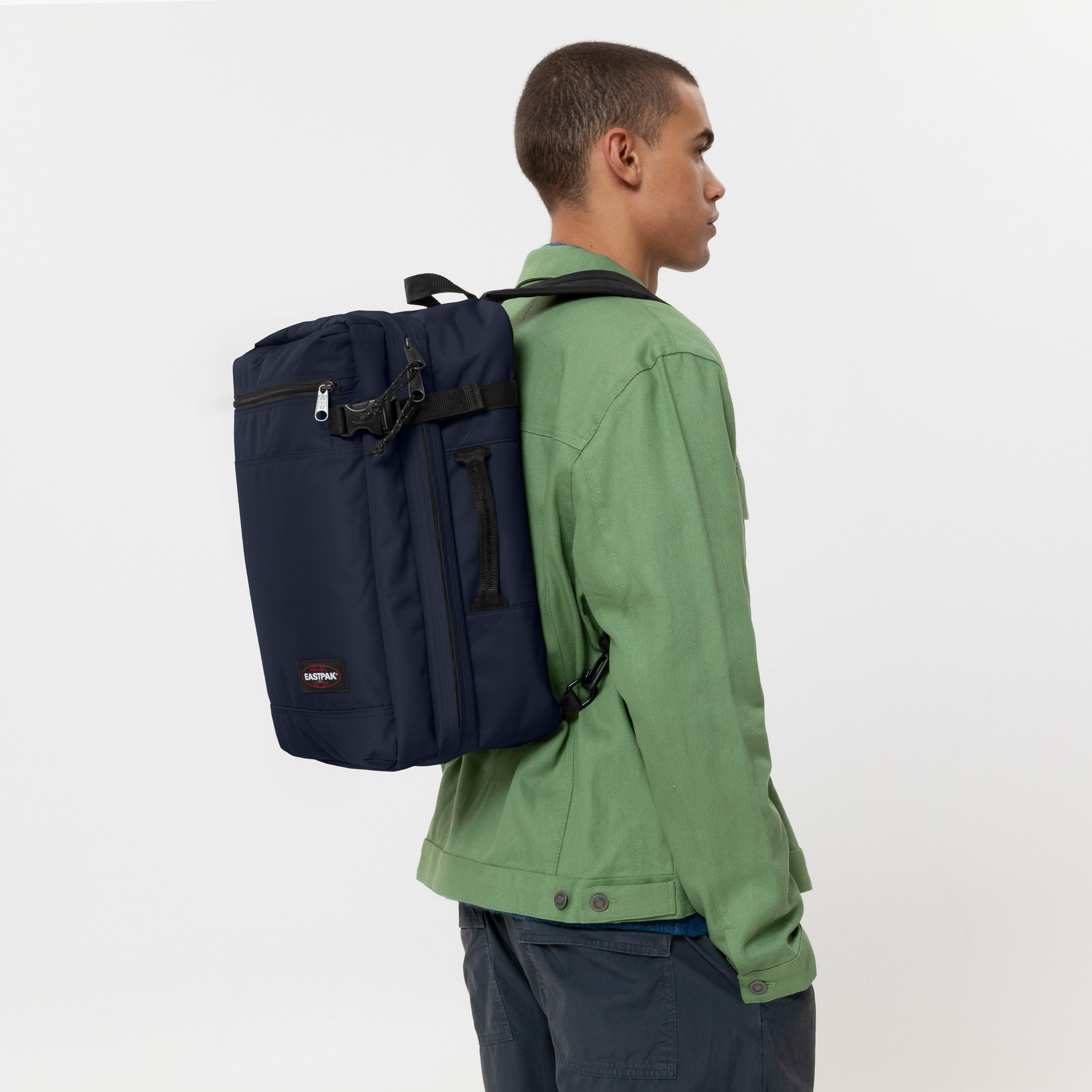 حقيبة دافل صغيرة قابلة للتحويل إلى حقيبة ظهر من Eastpak Transit'R Pack Ultra Marine - EK0A5BHIL831