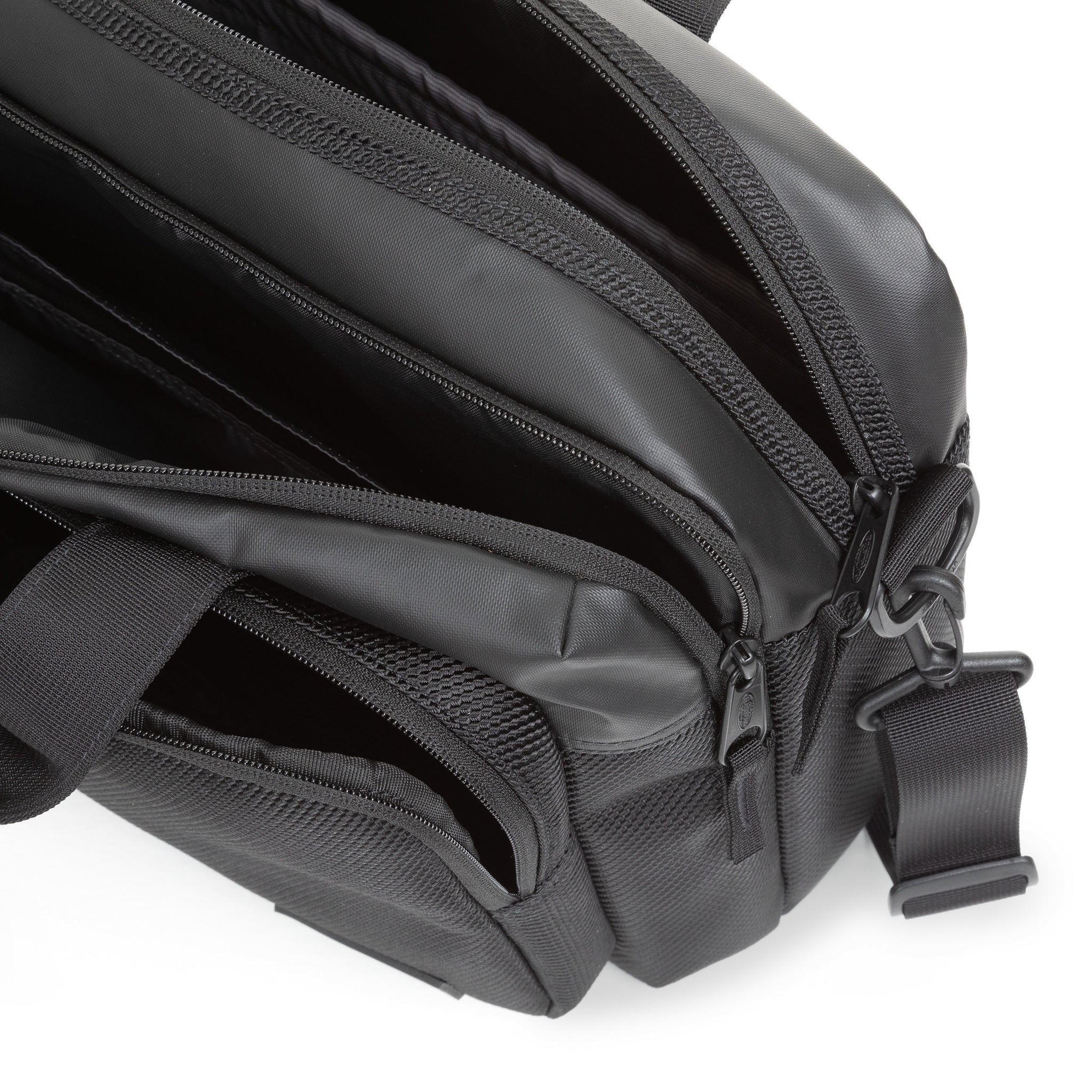 حقيبة كمبيوتر محمول إيستباك شيلدان سي إن إن سي كوت متوسطة الحجم - EK0A5BHT80W1