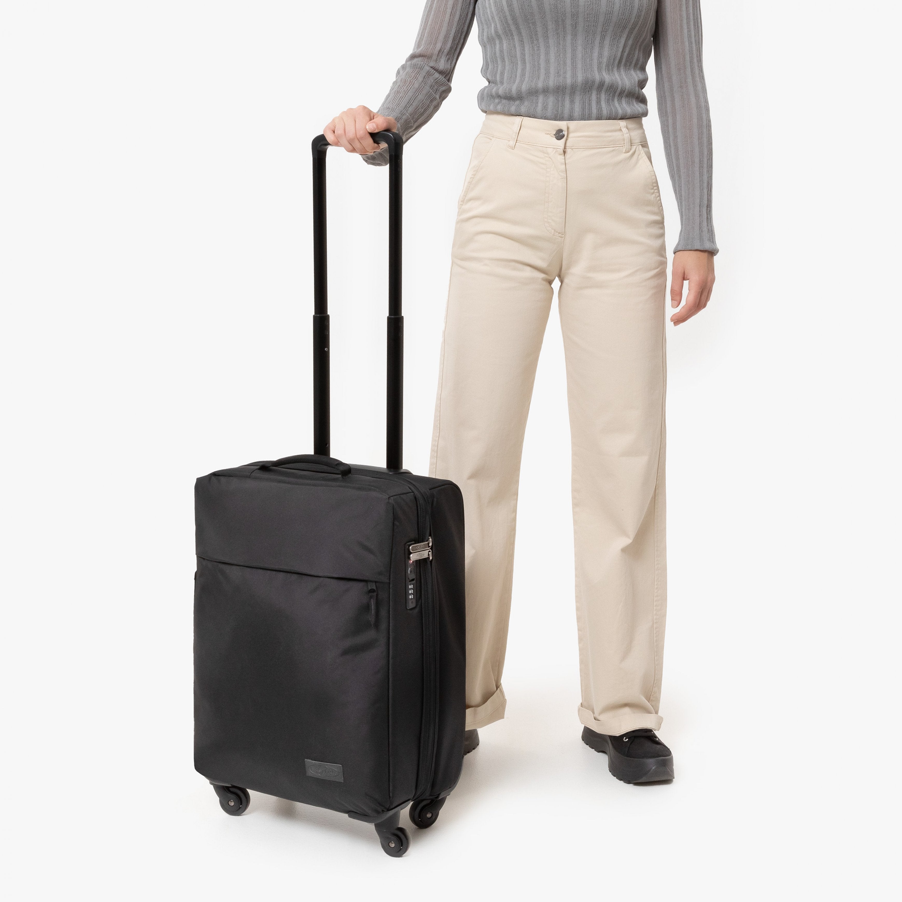 حقيبة سفر إيست باك سي إن إن سي تي إف ويل سي إن إن سي تي إف سوداء بعجلات - EK0A5BHV5A21