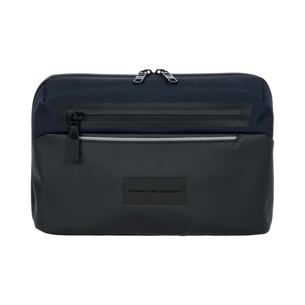 Nécessaire di design da uomo dallo stile moderno ed esclusivo. Chiusura lampo con apertura a 180°, ganci per appendere il nécessaire e numerose tasche interne per riporre gli oggetti in modo ordinato.