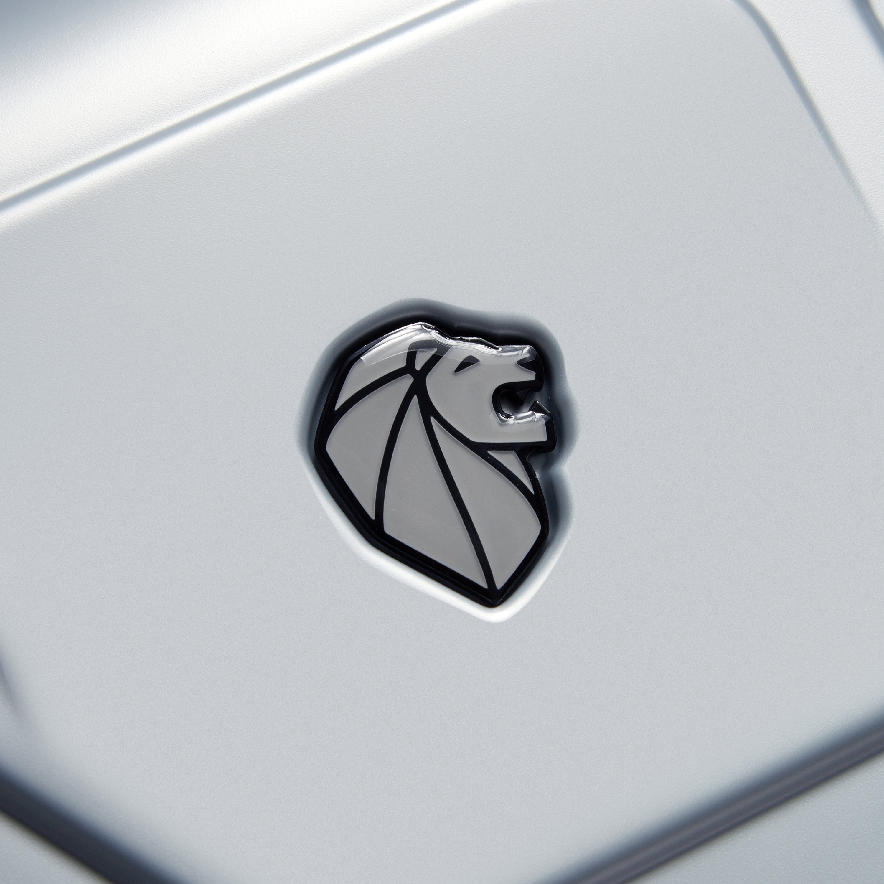 عربة بيجو فوياجيز ترافل 73 سم صلبة بأربع عجلات مزدوجة لتسجيل الوصول وصندوق الأمتعة