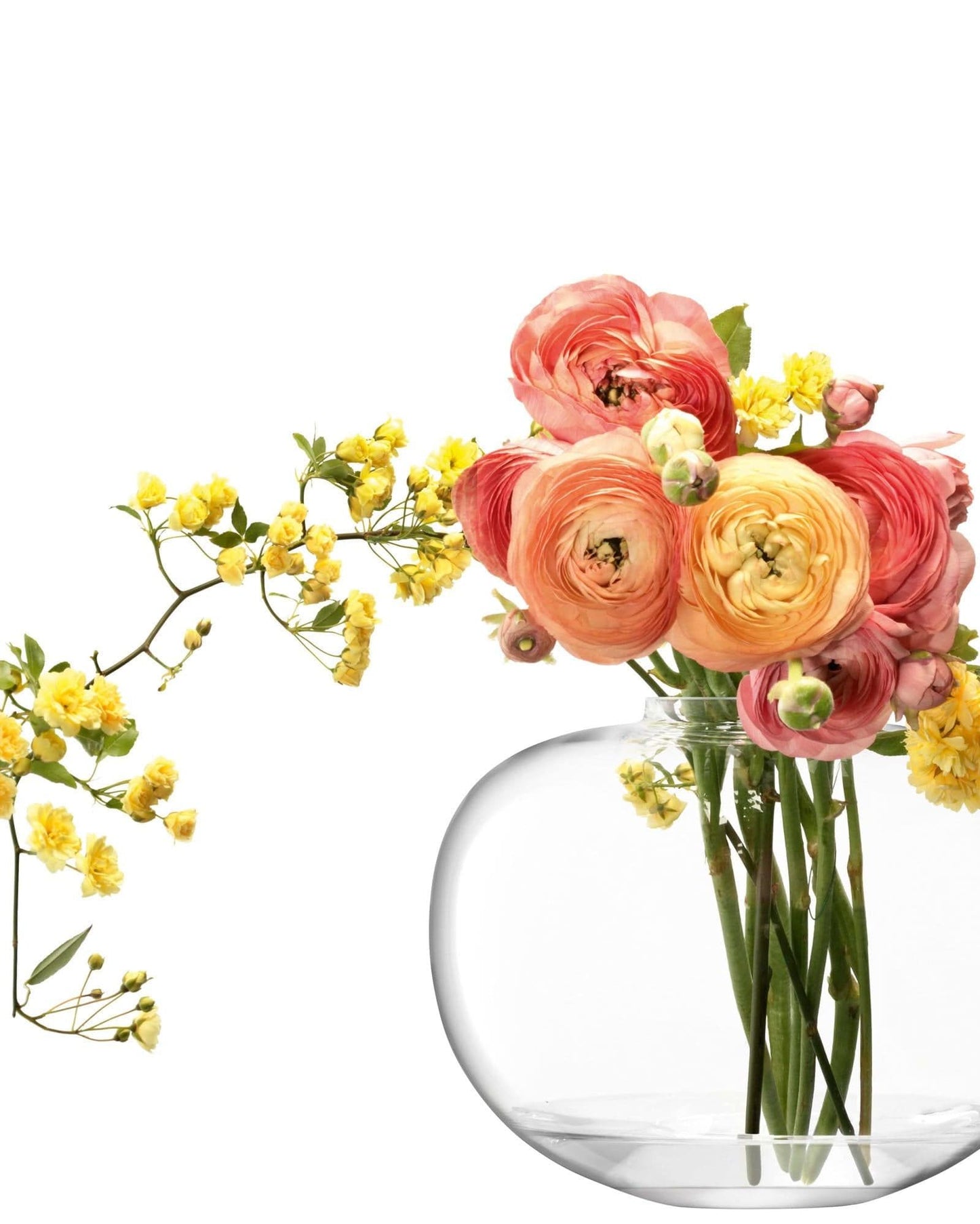 مزهرية شفافة من LSA Flower بتصميم باقة منحنية