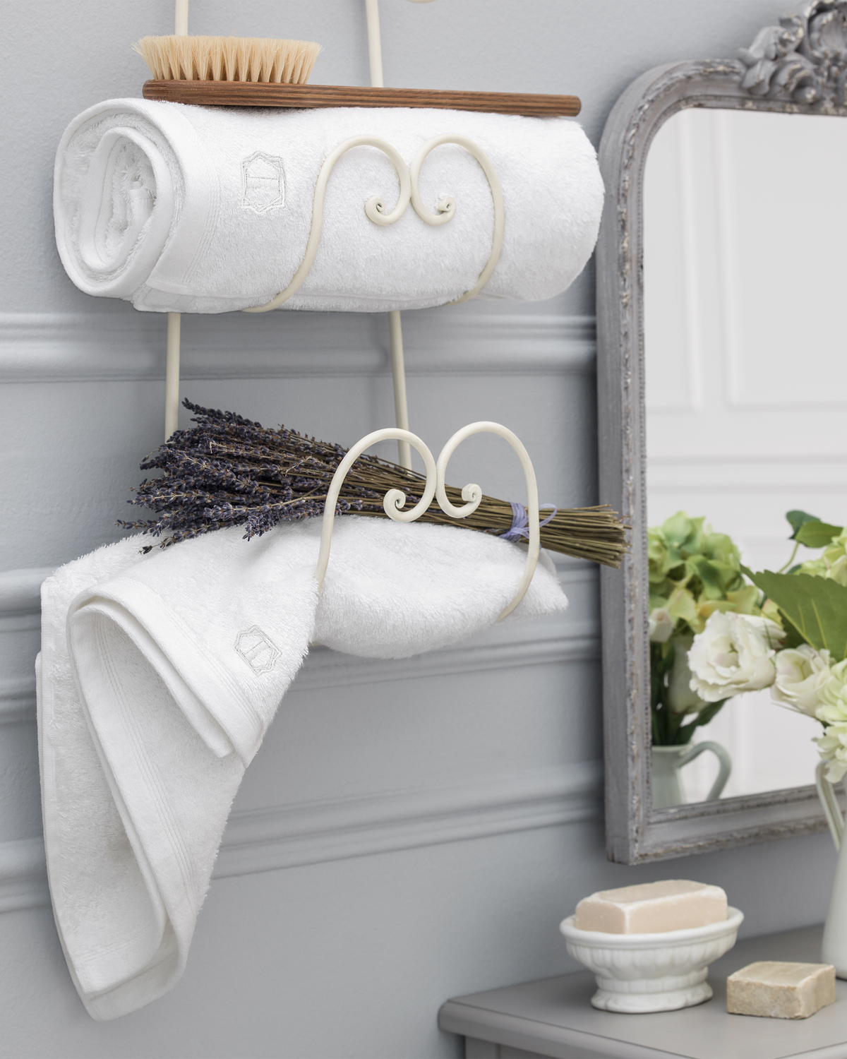 Togas Poitiers Bath Towel in White