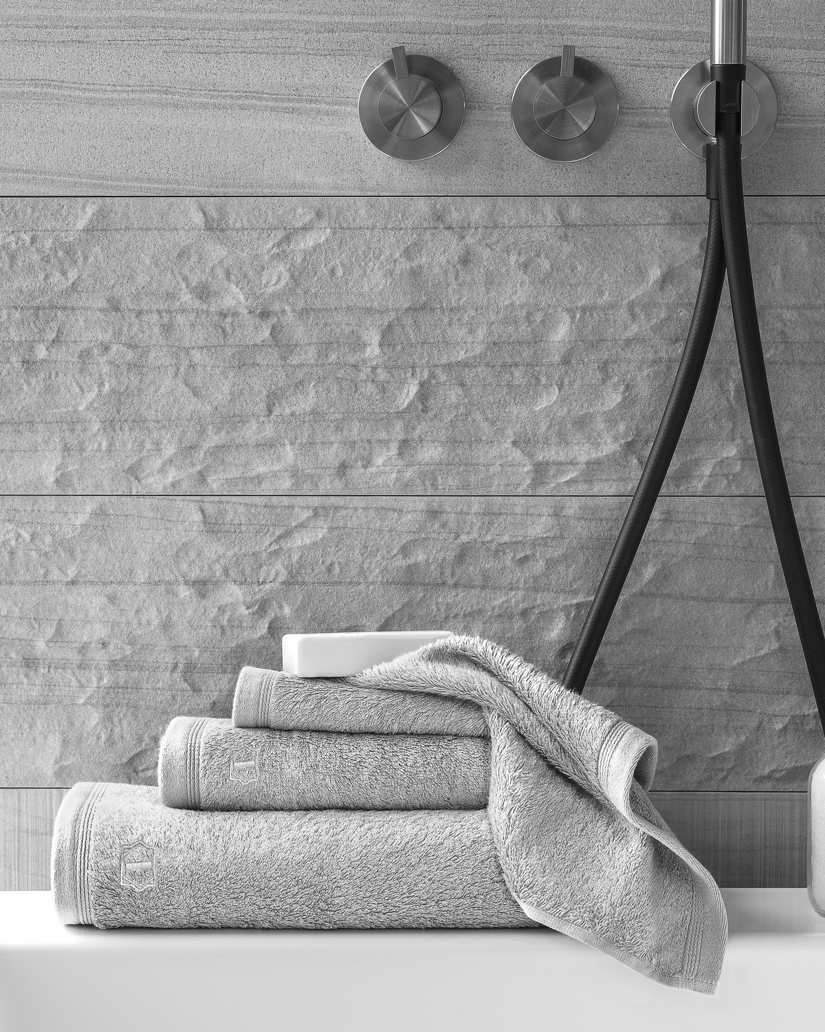 Togas Poitiers Bath Towel in Light Grey