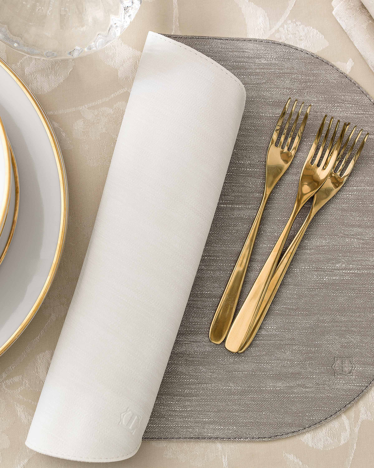 Togas Joseph Placemat Oval in Ecru Grey