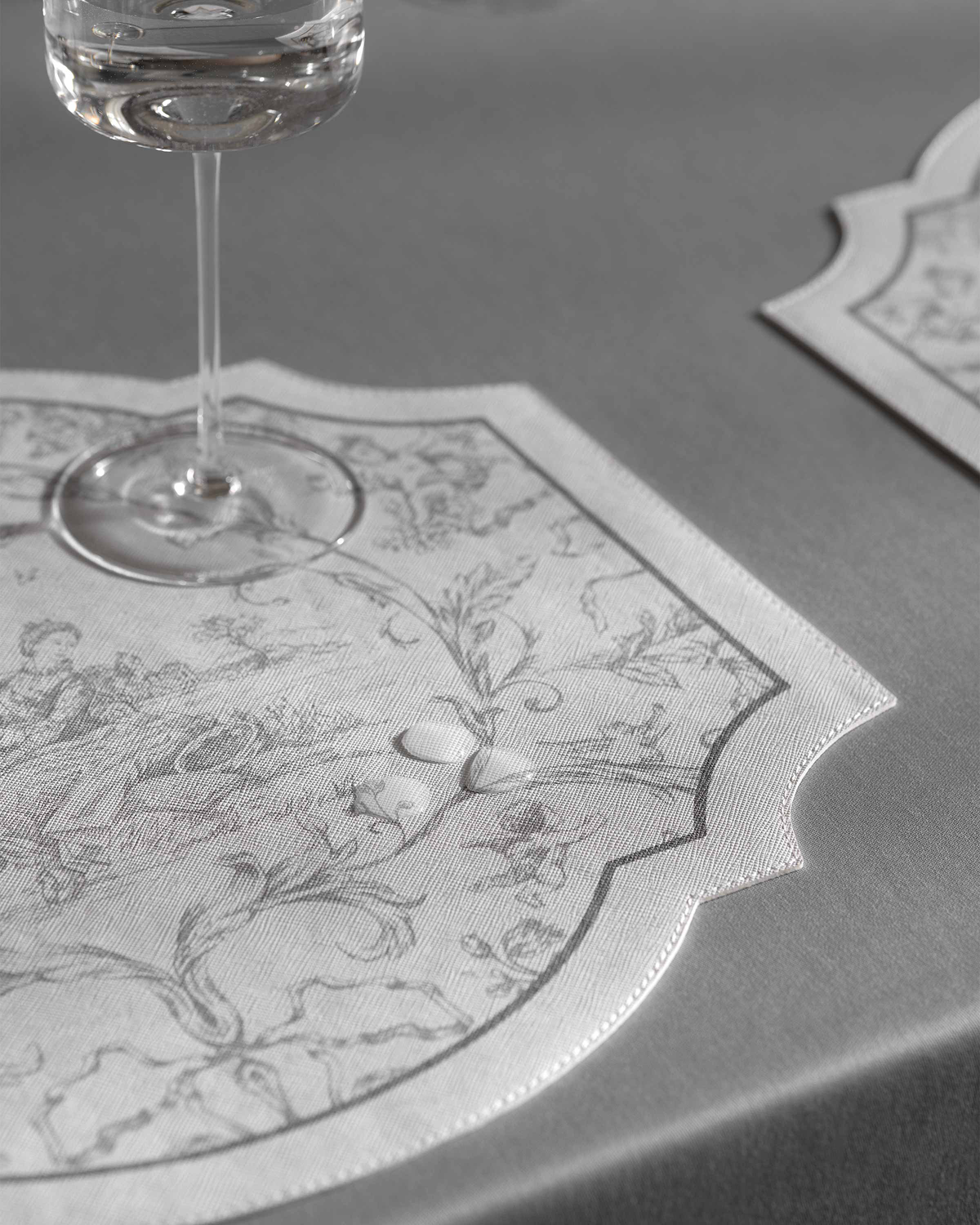 Togas Martinelli Placemat Oval in Grey