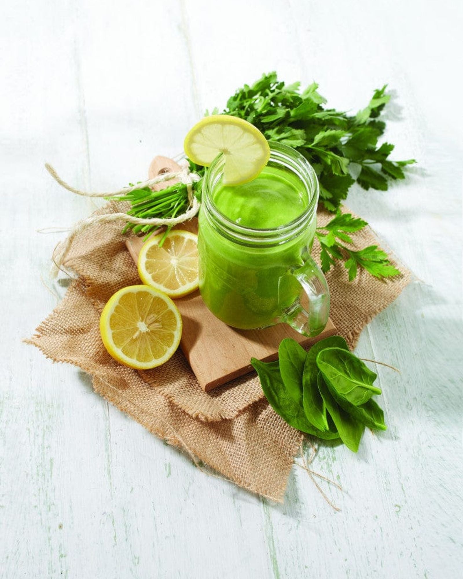 خلاط كينوود مع مرطبانين