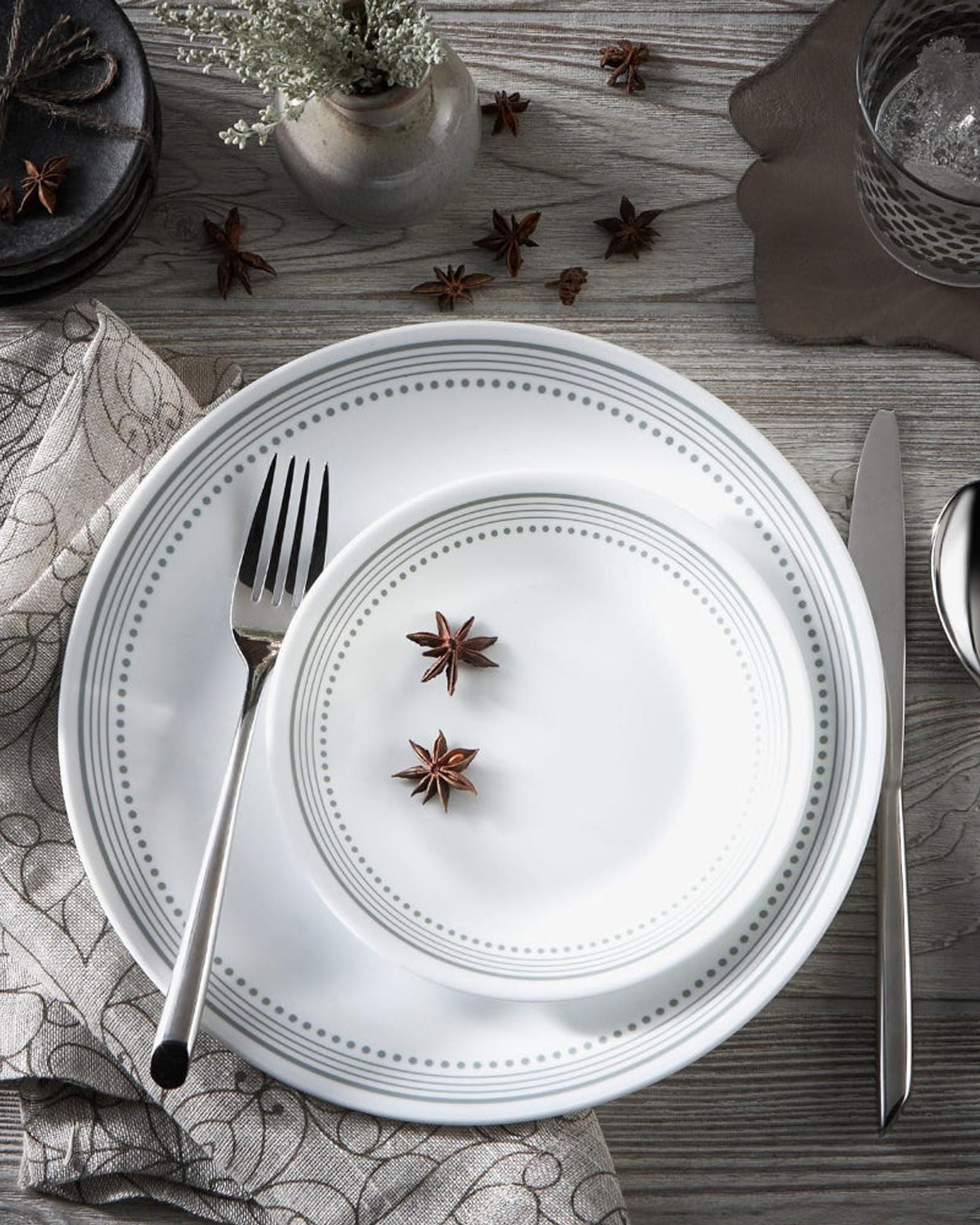 طقم عشاء كوريل 16 قطعة، رمادي ميستيك، مع كوب