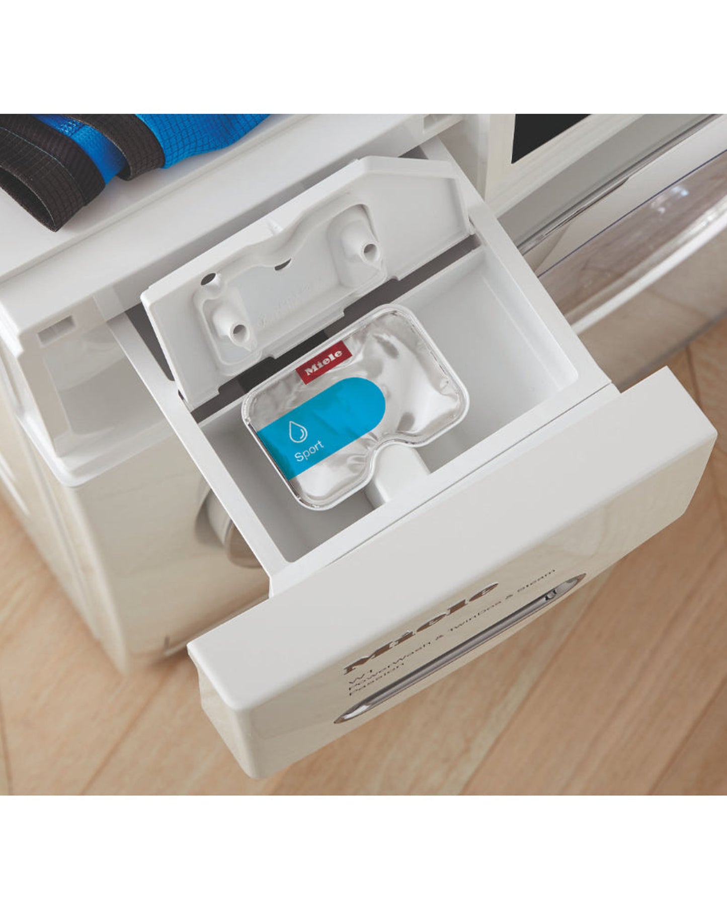 غسالة تحميل أمامي من ميلي WWD 120 WCS سعة 8 كجم