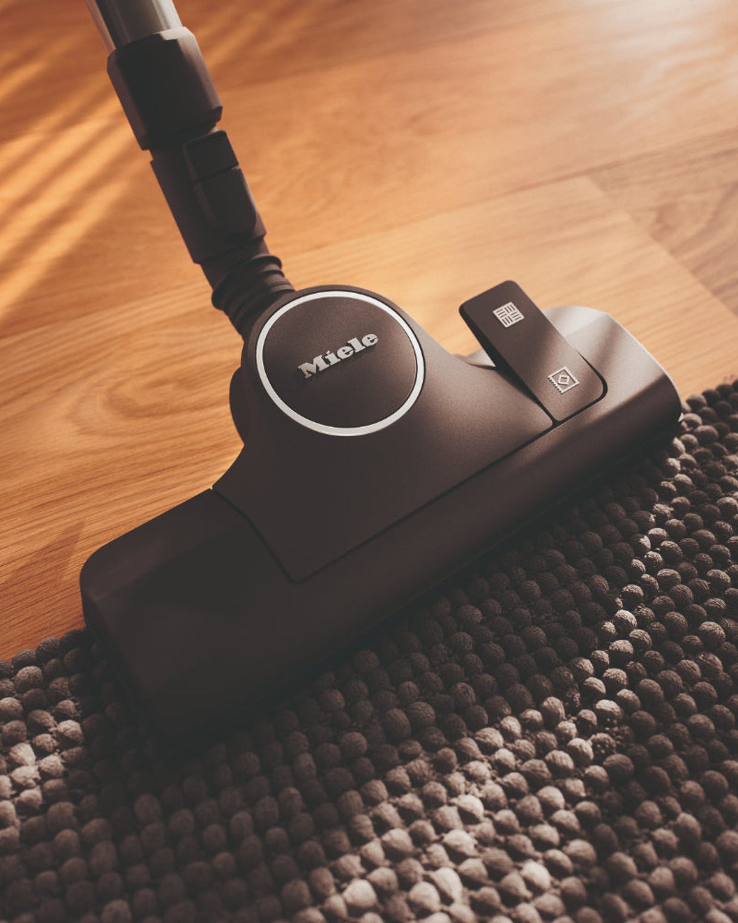 المكانس الكهربائية الأسطوانية بدون كيس من طراز Miele Boost CX1 PowerLine