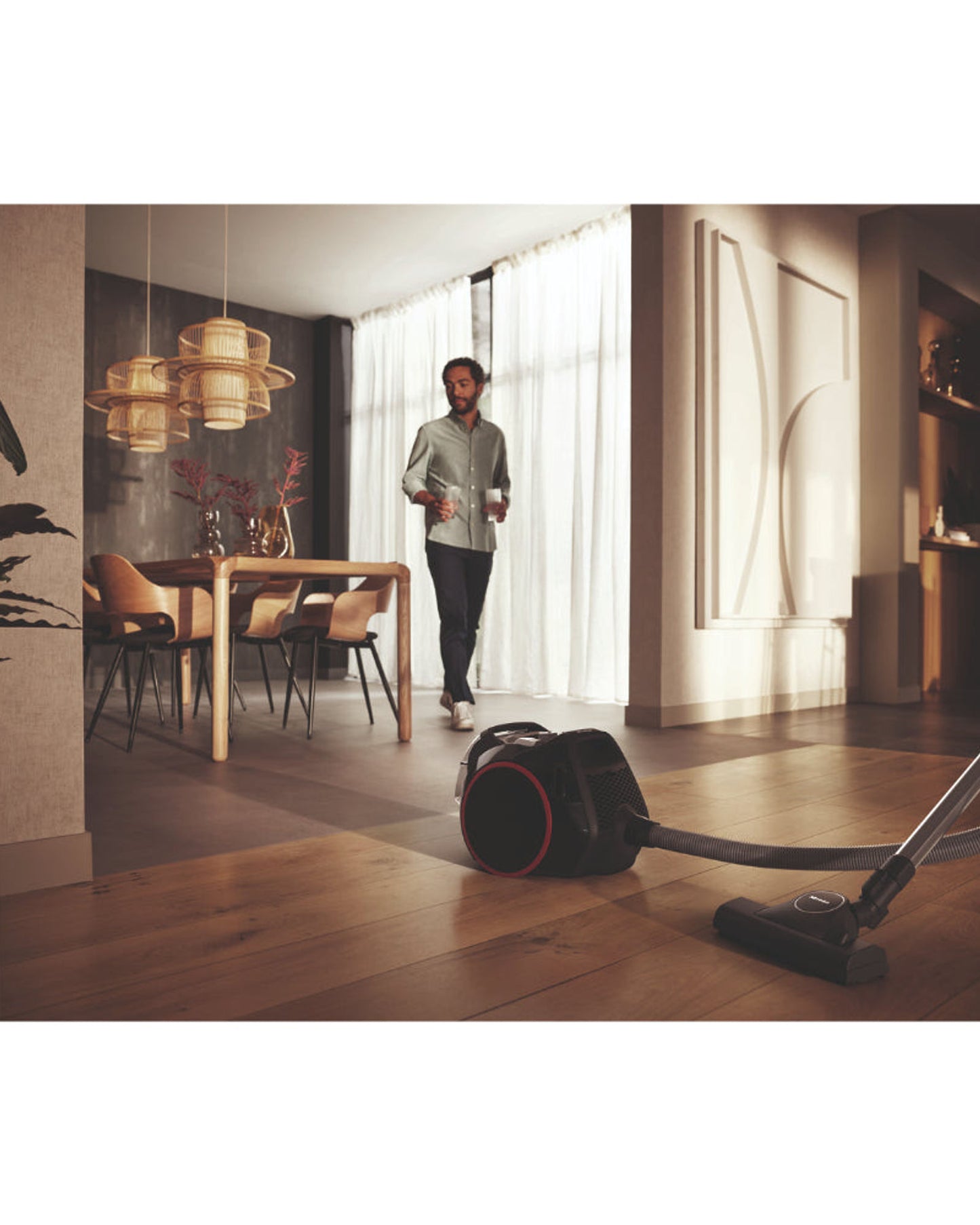 المكانس الكهربائية الأسطوانية بدون كيس من طراز Miele Boost CX1 PowerLine