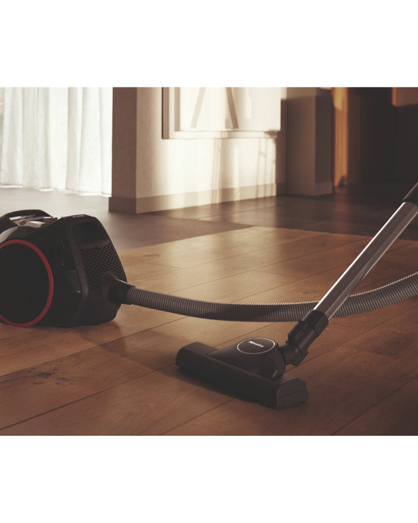 المكانس الكهربائية الأسطوانية بدون كيس من طراز Miele Boost CX1 PowerLine