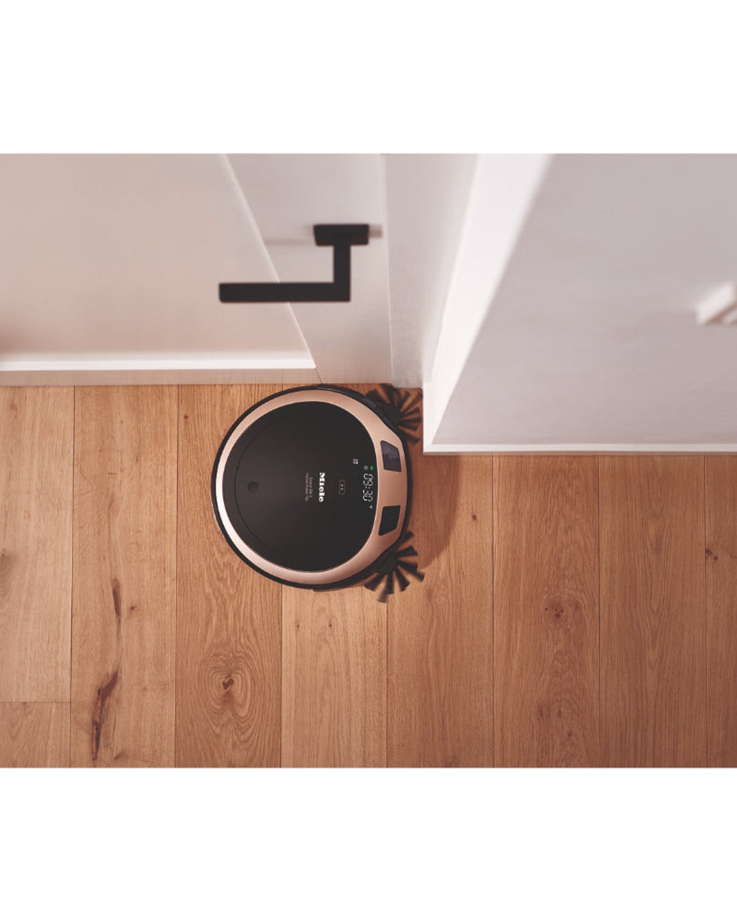 مكنسة كهربائية روبوتية من Miele Scout RX3 Home Vision HD باللون الذهبي الوردي مع نظام الملاحة الذكي ثلاثي الأبعاد وقوة التنظيف Quattro