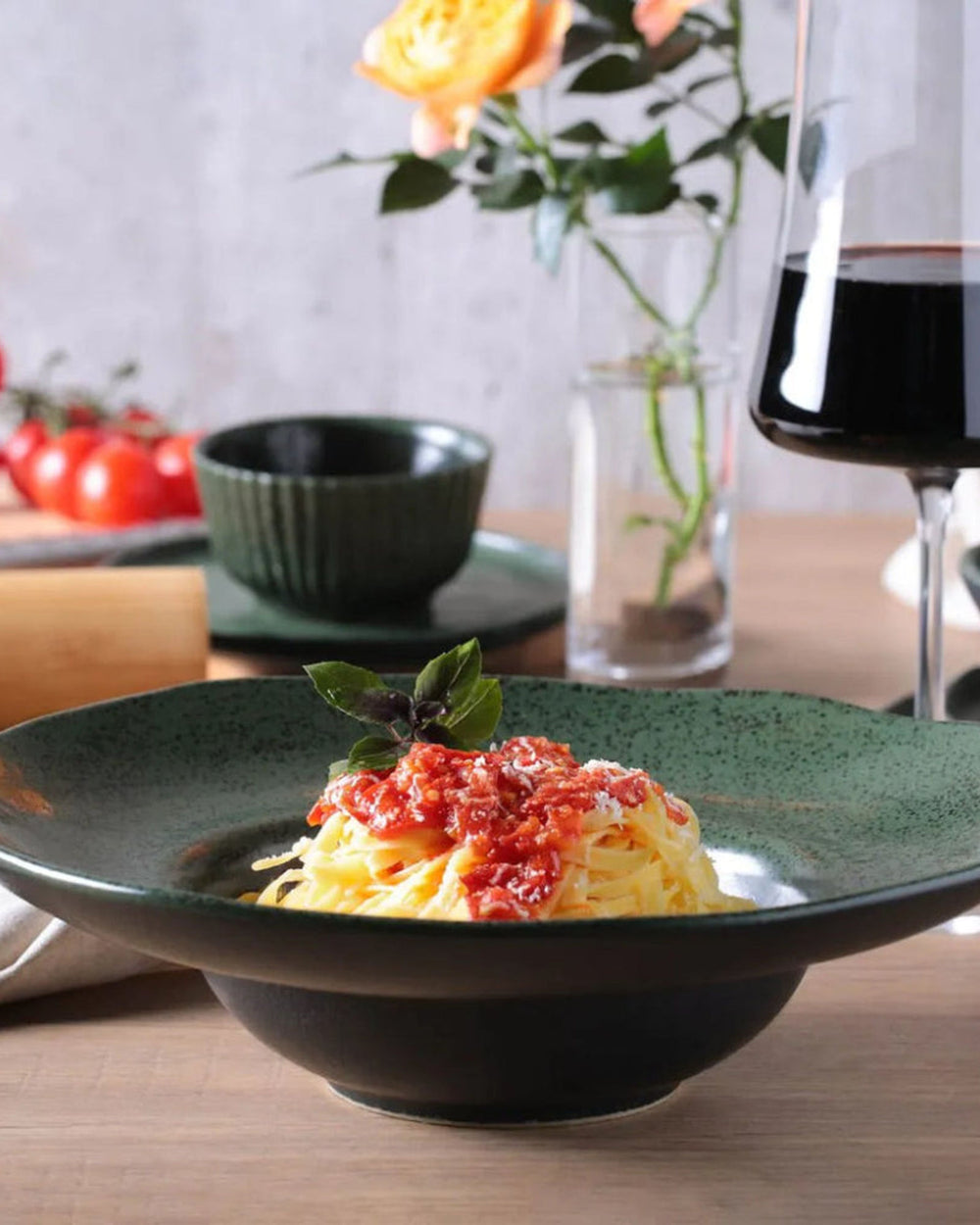 طبق عميق عضوي من الفخار الحجري مقاس 28×6.5 سم، 450 مل، مصنوع في البرازيل