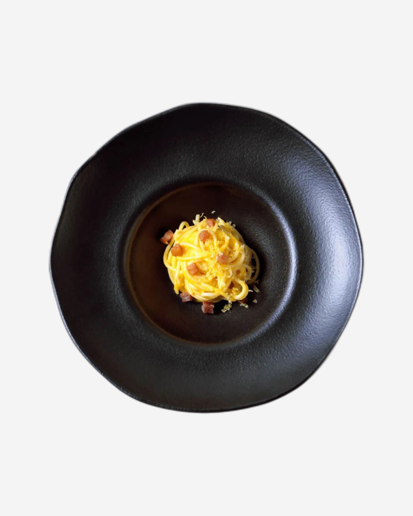 طبق عميق عضوي من الفخار الحجري مقاس 28×6.5 سم، سعة 450 مل، أسود غير لامع، صنع في البرازيل