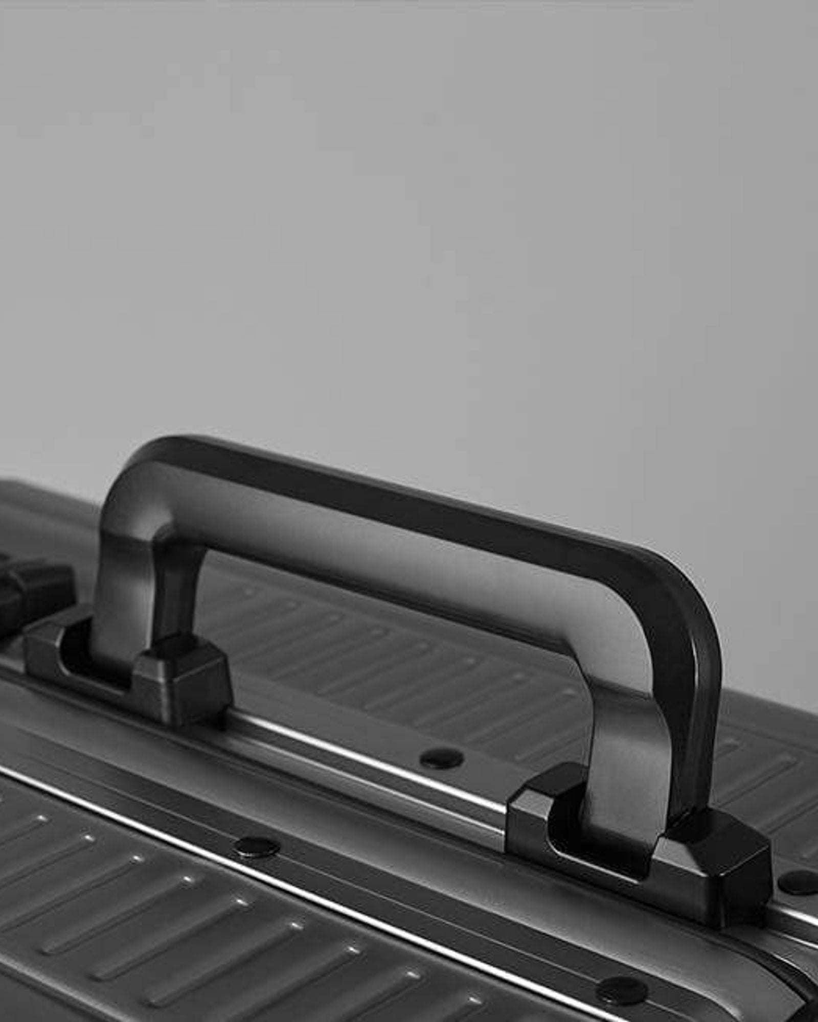 حقيبة أمتعة إيكولاك شوجون كلاسيك مقاس ٢٠ بوصة بأربع عجلات مزدوجة، لون رمادي داكن - CTA148