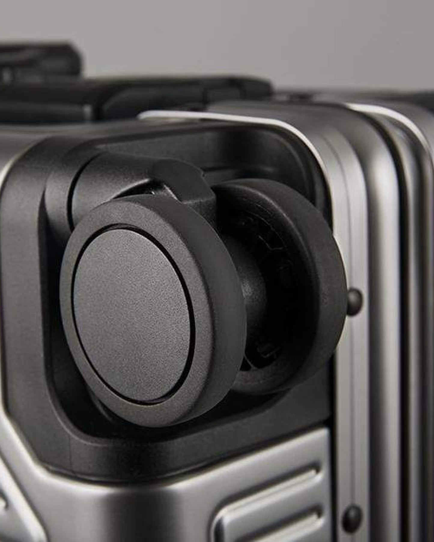 حقيبة أمتعة إيكولاك شوجون كلاسيك مقاس ٢٠ بوصة بأربع عجلات مزدوجة، لون رمادي داكن - CTA148