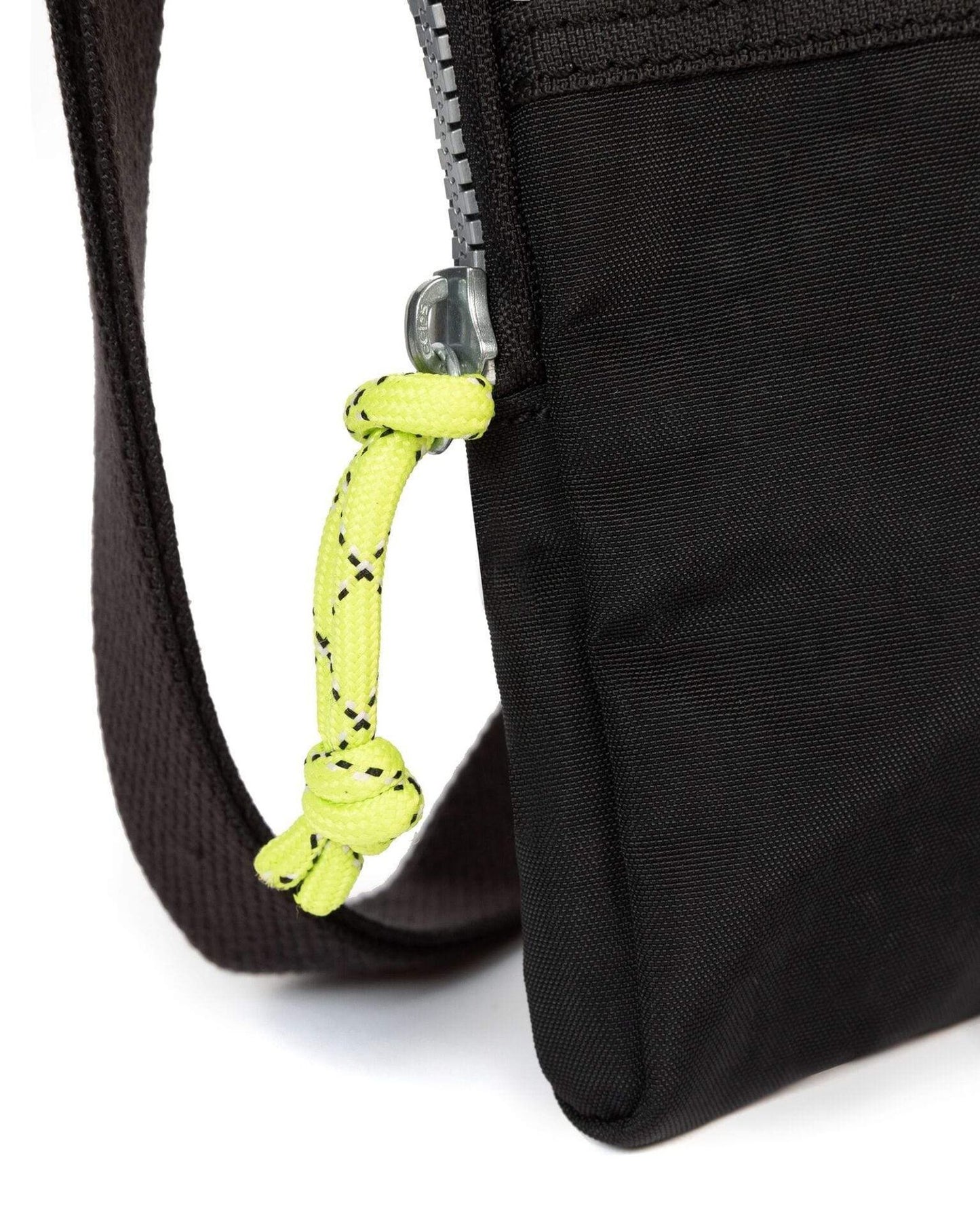 حقيبة كتف كيبلينج ألميرو فالي سوداء صغيرة C2I7148-74M