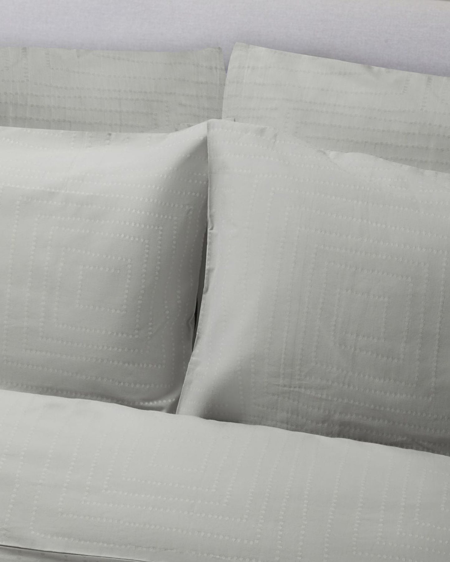 طقم غطاء لحاف جاكار "Dot to Dot" من Jasper Conran باللون الرمادي القمري