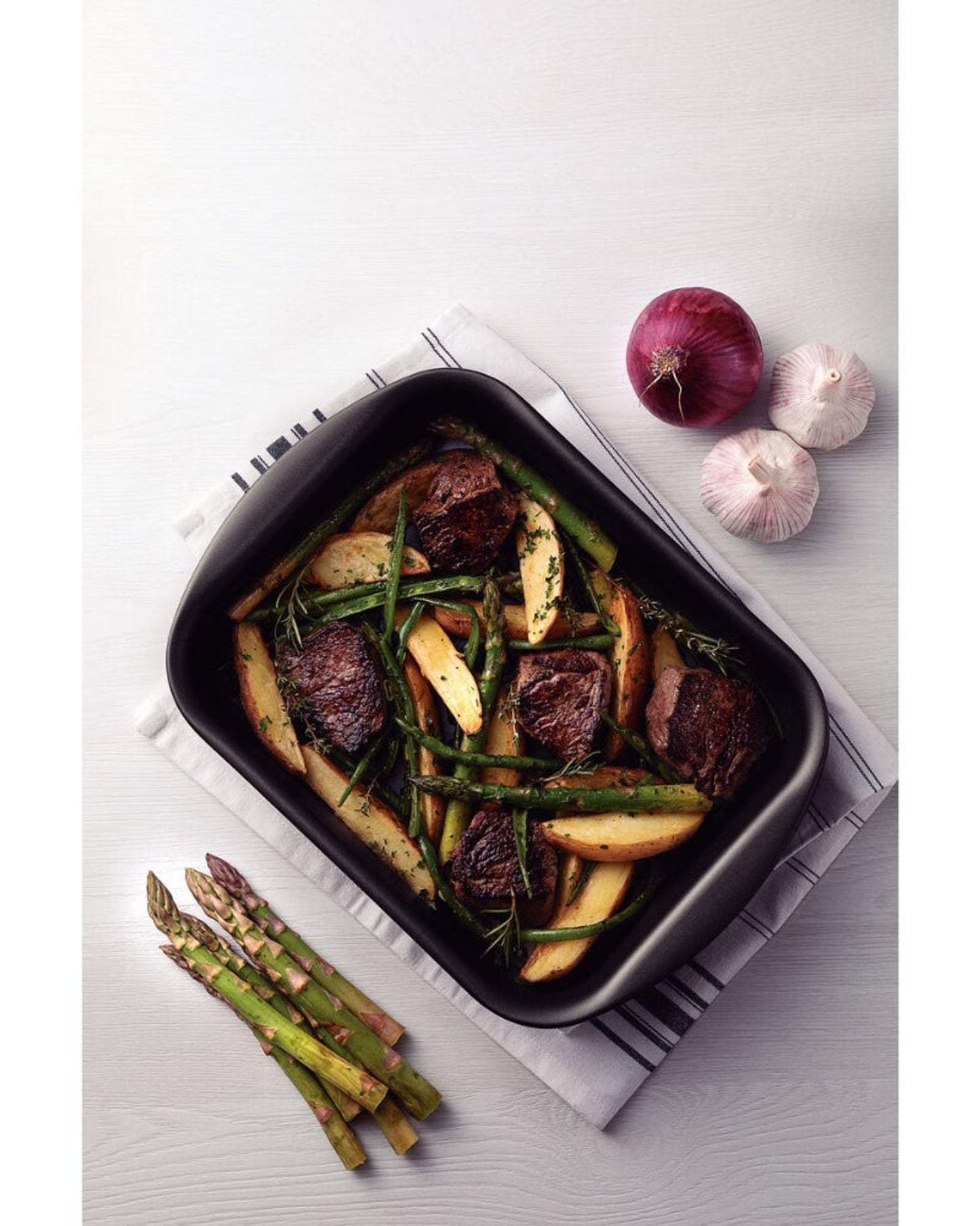 صينية تحميص عميقة من الألومنيوم من ترامونتينا برازيل، مطلية من الداخل والخارج بطبقة ستارفلون ماكس غير لاصقة، لون جرافيت، 22 سم، 1.9 لتر