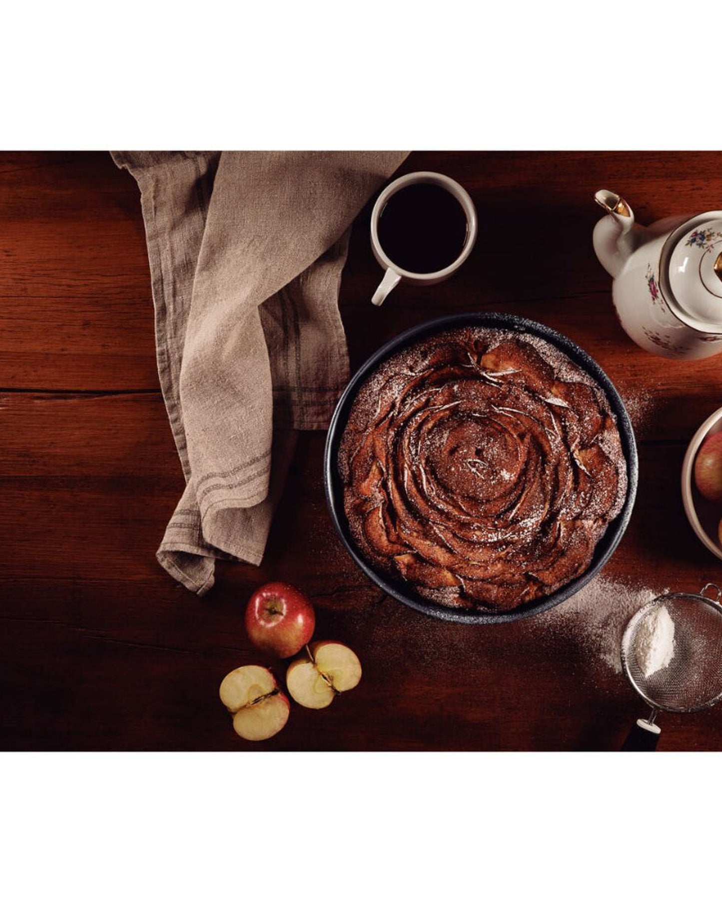 صينية خبز دائرية من الألومنيوم من ترامونتينا برازيل، مطلية من الداخل والخارج بطبقة ستارفلون ماكس غير لاصقة، لون جرافيت، 26 سم، 2.4 لتر