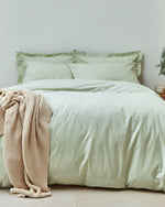 ملاءات وأغطية لحاف كريستي "200TC Organic" مصبوغة بلون أخضر حكيم