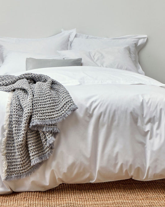 ملاءات وأغطية لحاف كريستي "200TC Organic" مصبوغة بلون أبيض