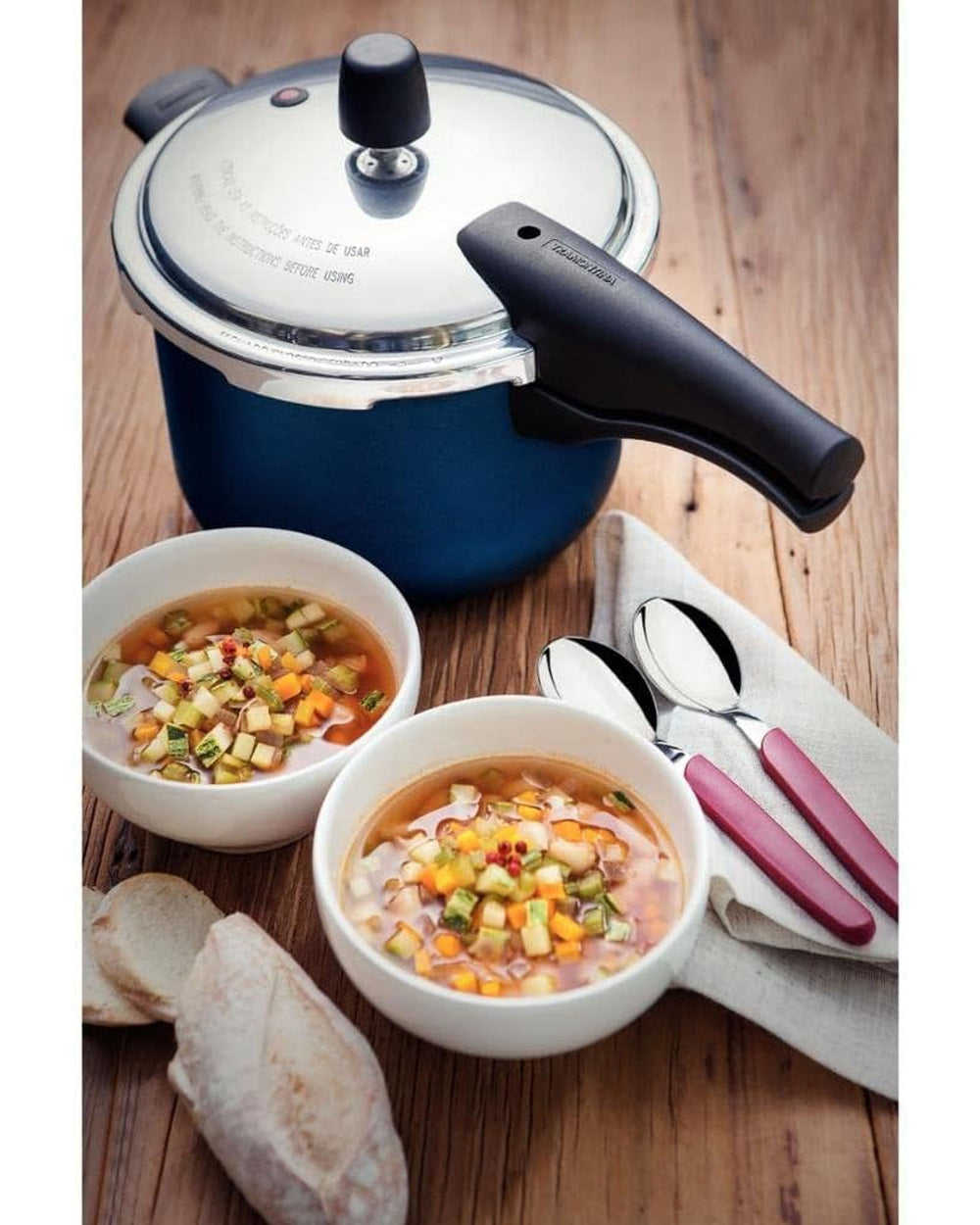 طنجرة ضغط ترامونتينا برازيل فانكوفر 20 سم 4.5 لتر من الألومنيوم الأزرق سهلة التنظيف من الداخل والخارج، طلاء ستارفلون ماكس غير لاصق خالٍ من حمض بيرفلورو الأوكتانويك (PFOA)