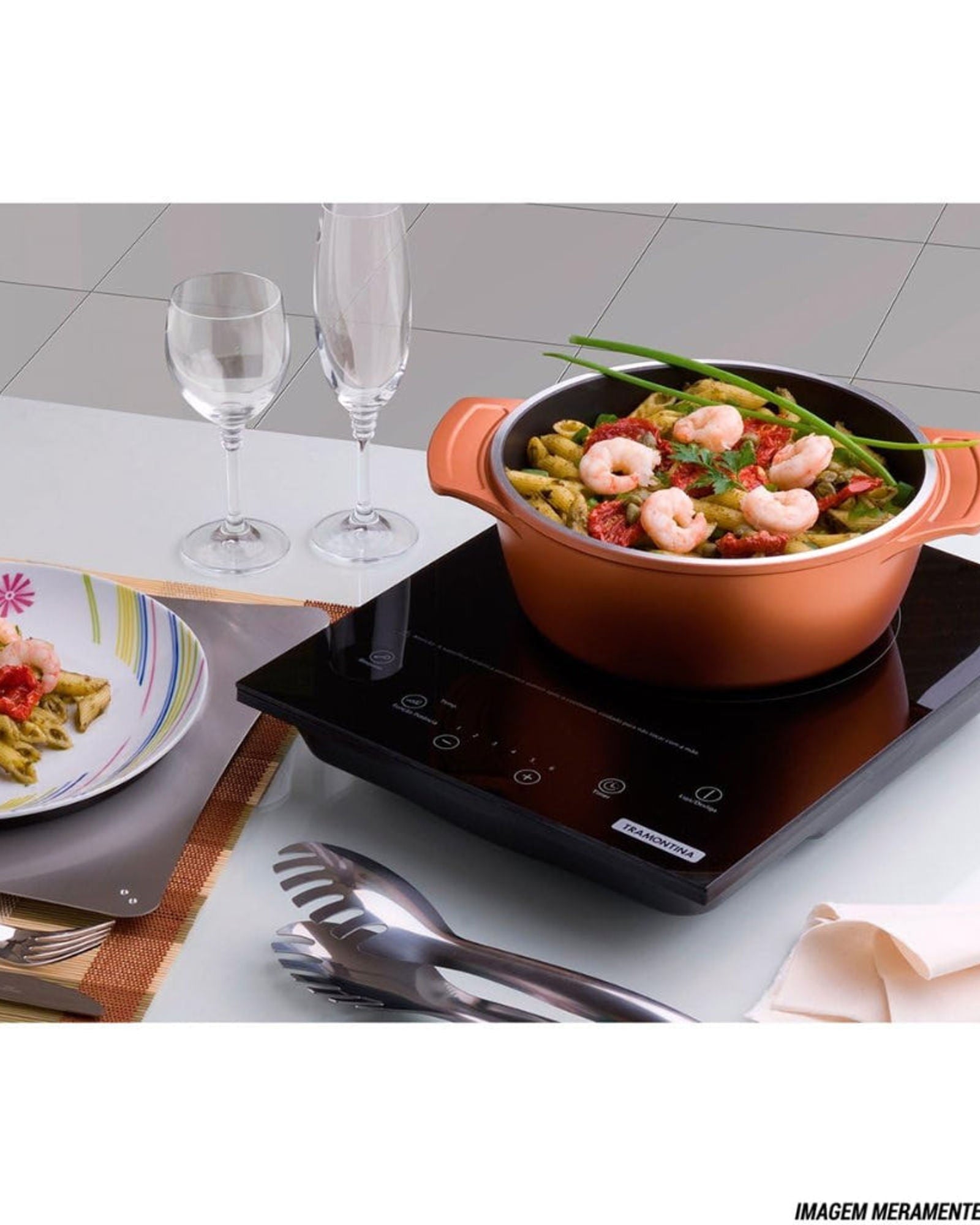 طاجن ترامونتينا برازيل ليون 24 سم 3.7 لتر من الألومنيوم الأسود المطروق مع طلاء داخلي عالي الأداء غير لاصق خالٍ من مادة PFOA من ستارفلون