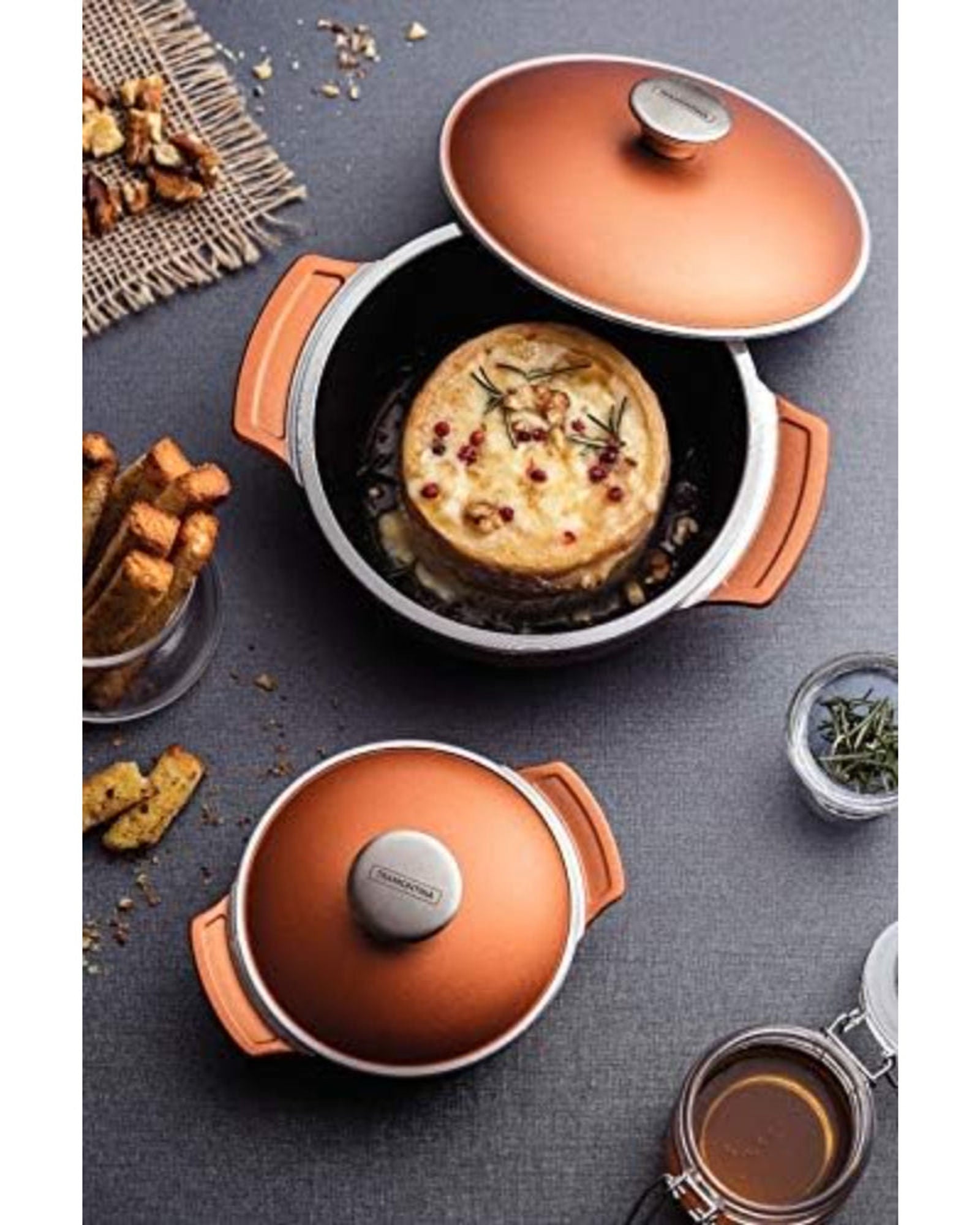 طاجن ترامونتينا برازيل ليون 30 سم 6.8 لتر من الألومنيوم الذهبي المطروق مع طلاء داخلي عالي الأداء خالٍ من مادة PFOA غير لاصق من ستارفلون