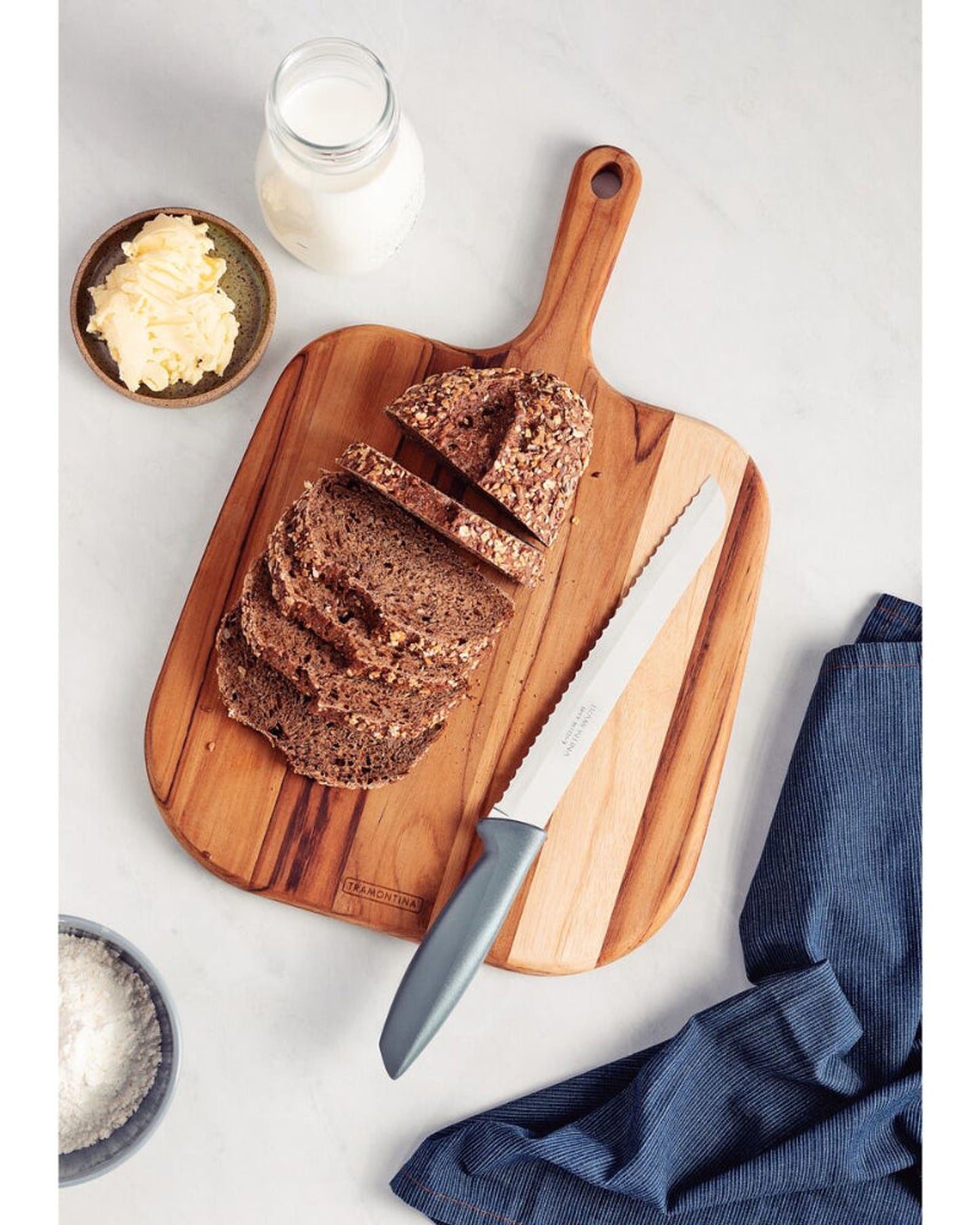 سكين خبز ترامونتينا بلينوس بشفرة من الفولاذ المقاوم للصدأ ومقبض من البولي بروبيلين الرمادي 8 بوصات