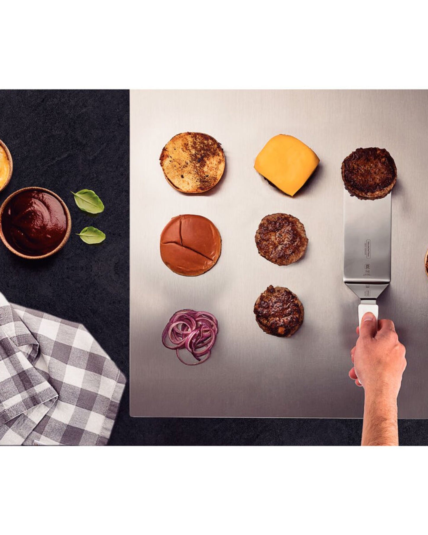 ملعقة هامبرغر احترافية من ترامونتينا بشفرة من الفولاذ المقاوم للصدأ ومقبض من البولي بروبيلين الأبيض 8 × 3 بوصات