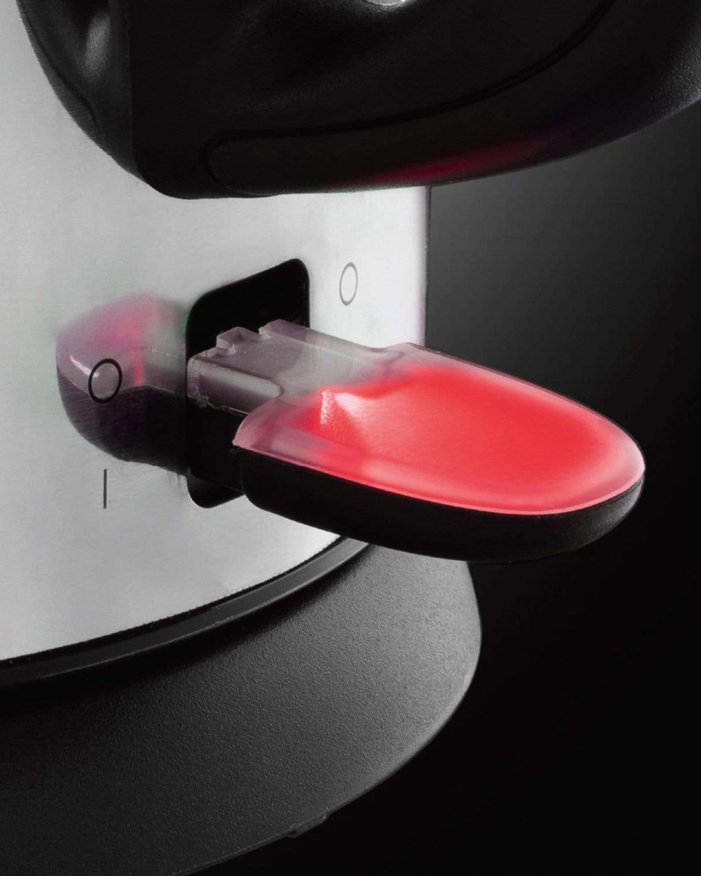 غلاية كهربائية فيكتوري (24990) من راسل هوبز - سعة 1 لتر، 2400 واط، غليان سريع، هادئة، صب مثالي، موفرة للطاقة، مصنوعة من الفولاذ المقاوم للصدأ، لون فضي - ضمان لمدة عام واحد