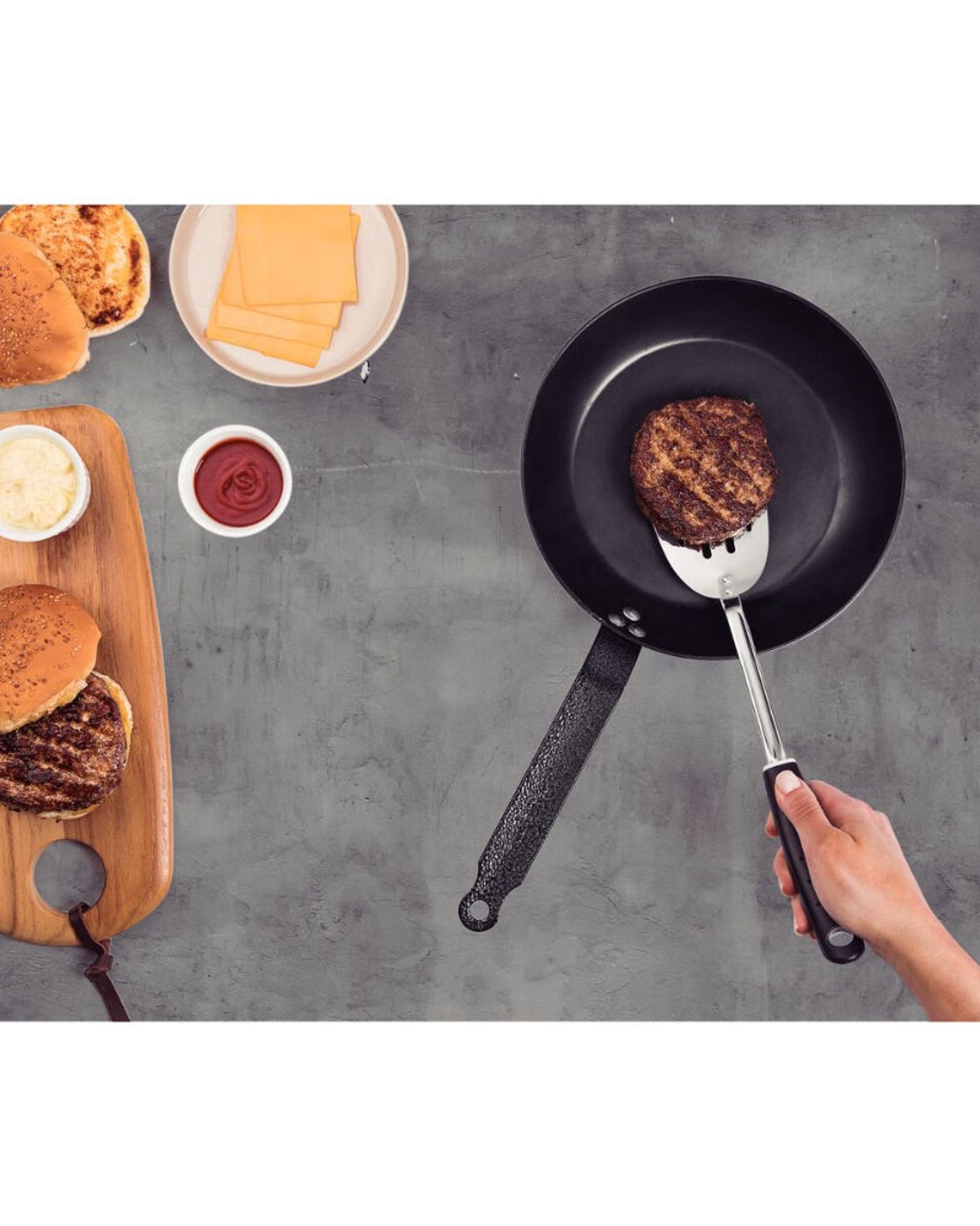 ملعقة ترامونتينا يوتيليتا المصنوعة من الفولاذ المقاوم للصدأ بمقبض من البولي بروبيلين الأسود