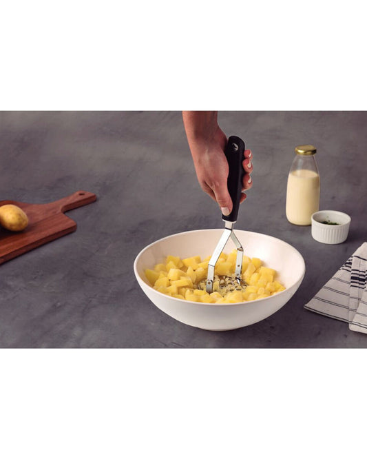 هراسة بطاطس ترامونتينا يوتيليتا المصنوعة من الفولاذ المقاوم للصدأ بمقبض من البولي بروبيلين الأسود