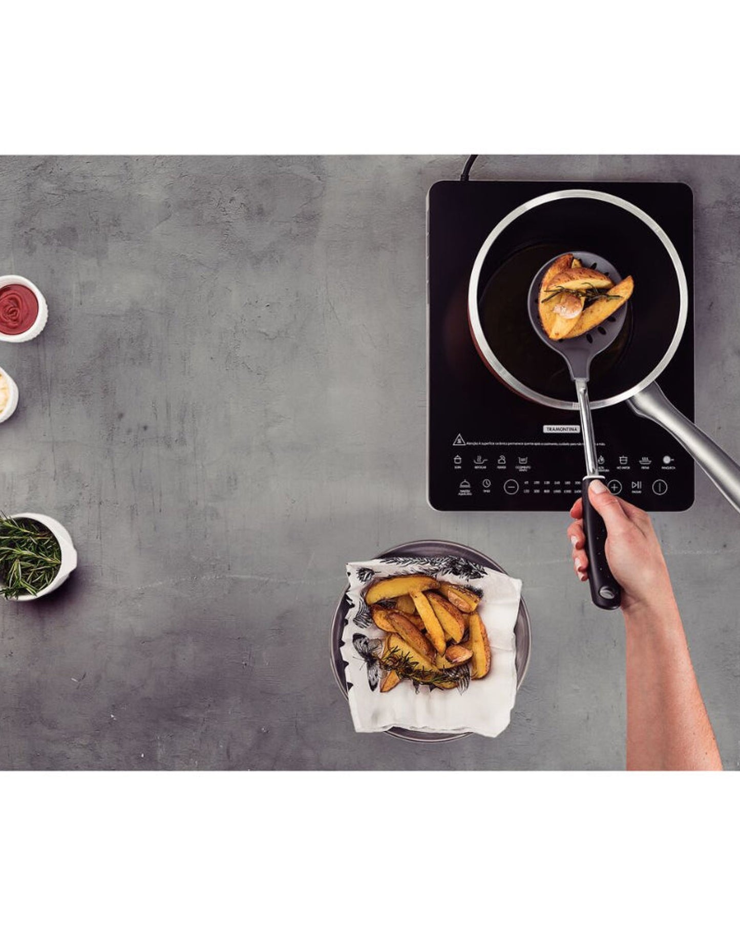 مغرفة ترامونتينا يوتيليتا المصنوعة من النايلون بمقبض من البولي بروبيلين الأسود