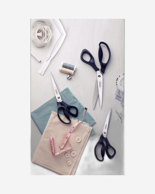 مقص خياطة ترامونتينا الاحترافي بشفرات من الفولاذ المقاوم للصدأ ومقبض من البولي بروبيلين بلون العقيق الأسود، 8 بوصات