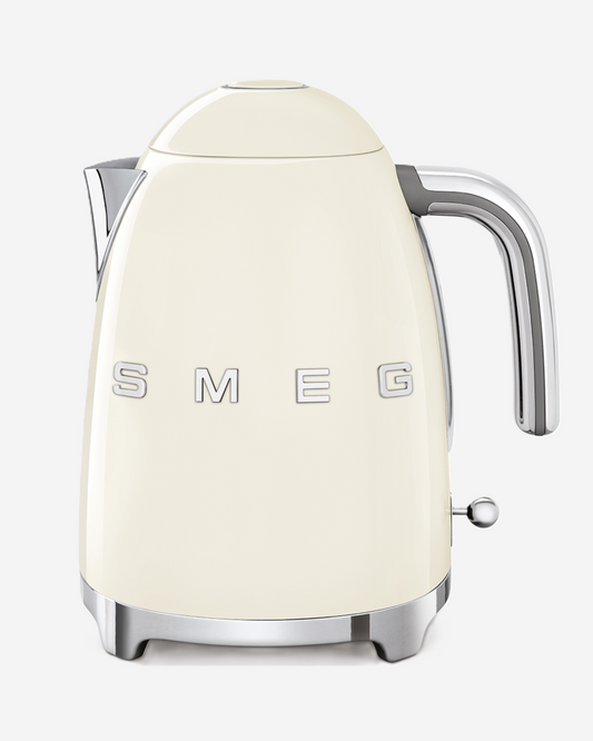 غلاية كهربائية Smeg لون كريمي