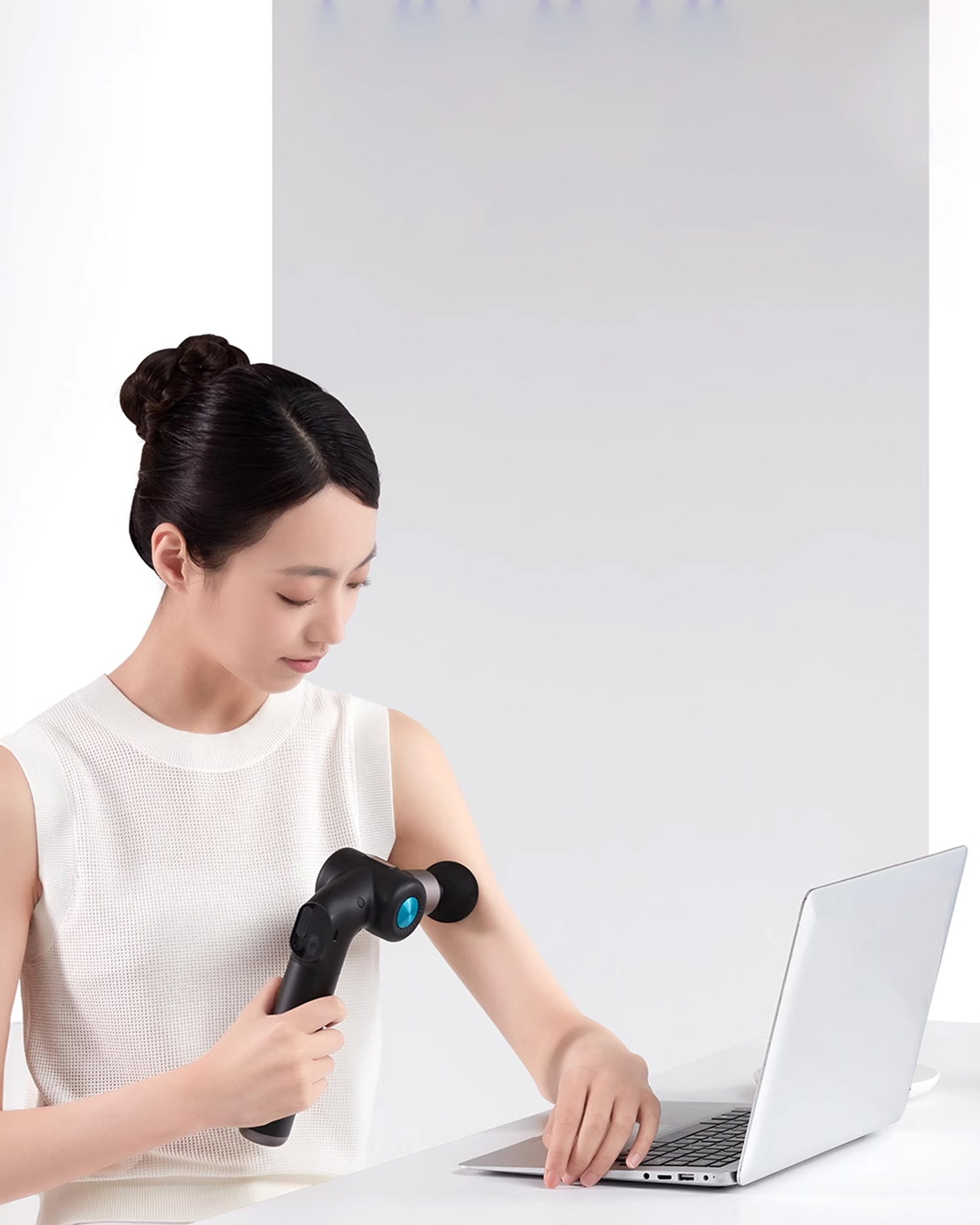Rotai Muscle Therapy Foldable Massage Gun
