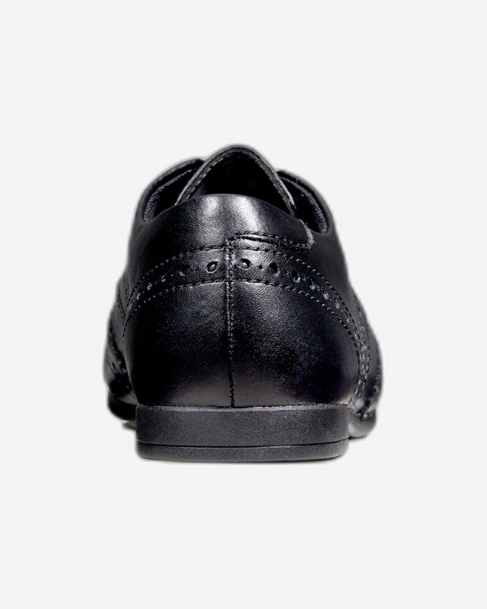 حذاء سكالا دانتيل للشباب من كلاركس للبنات (مقاس قياسي)